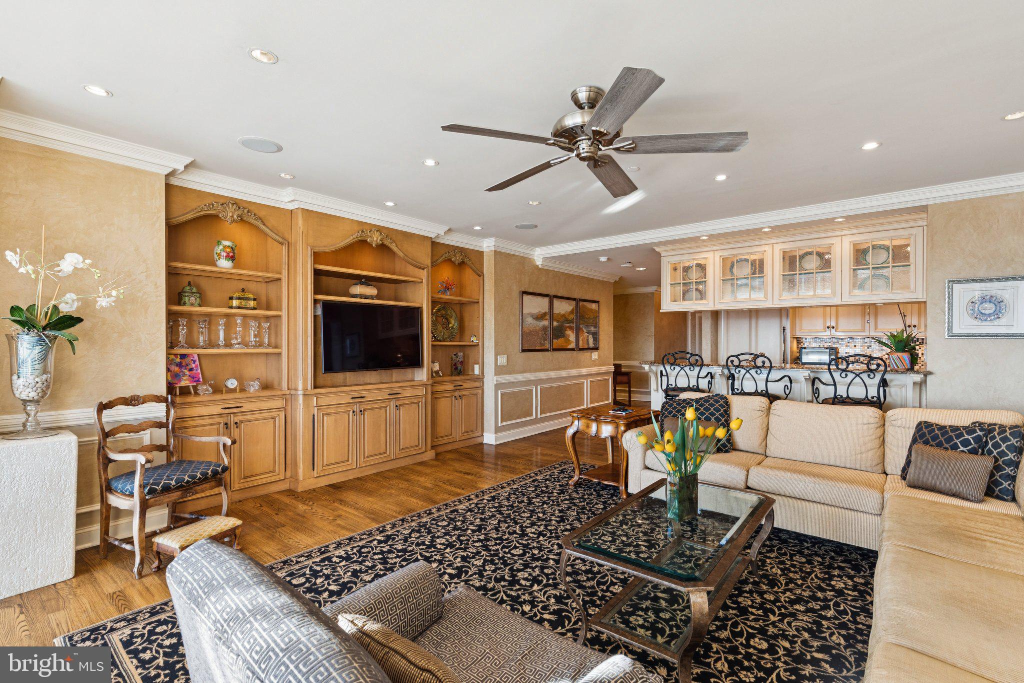 AVENUE OF THE ARTS - Residential