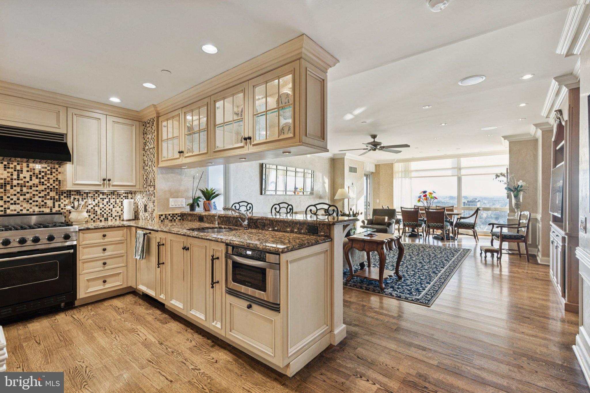 AVENUE OF THE ARTS - Residential