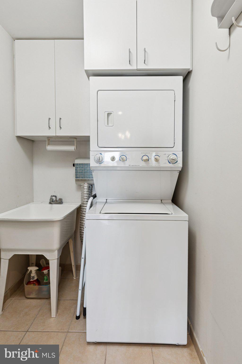 AVENUE OF THE ARTS - Residential