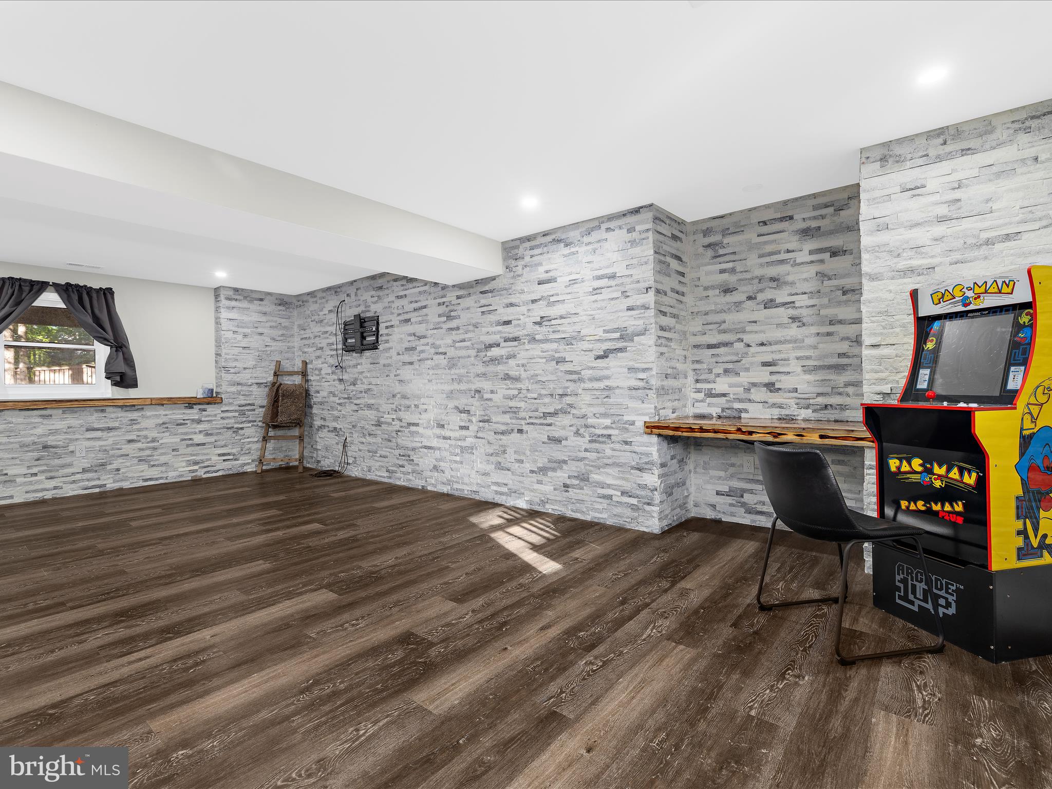 LAKE LINGANORE - Residential