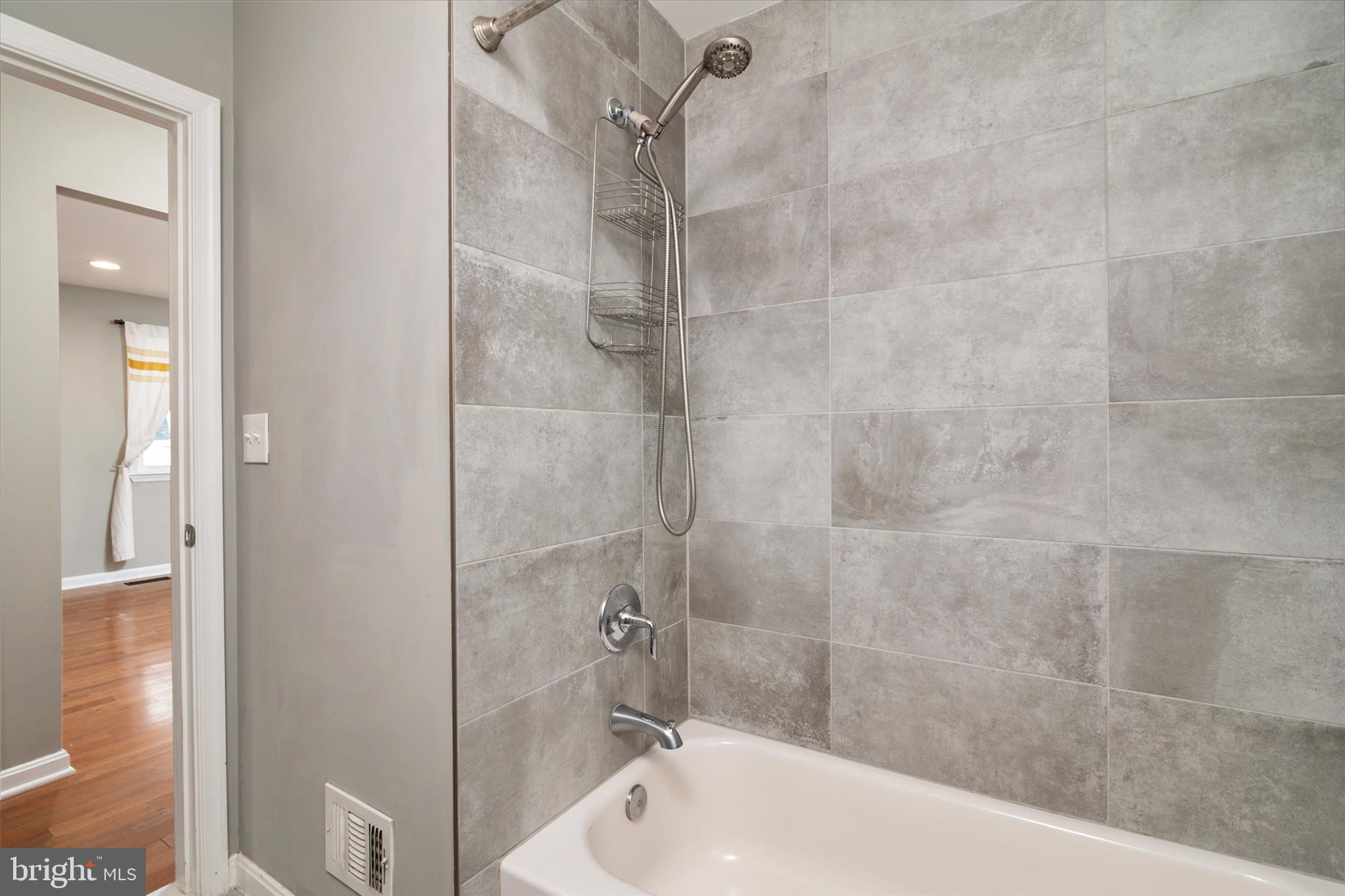 ROLAND TERRACE - Residential