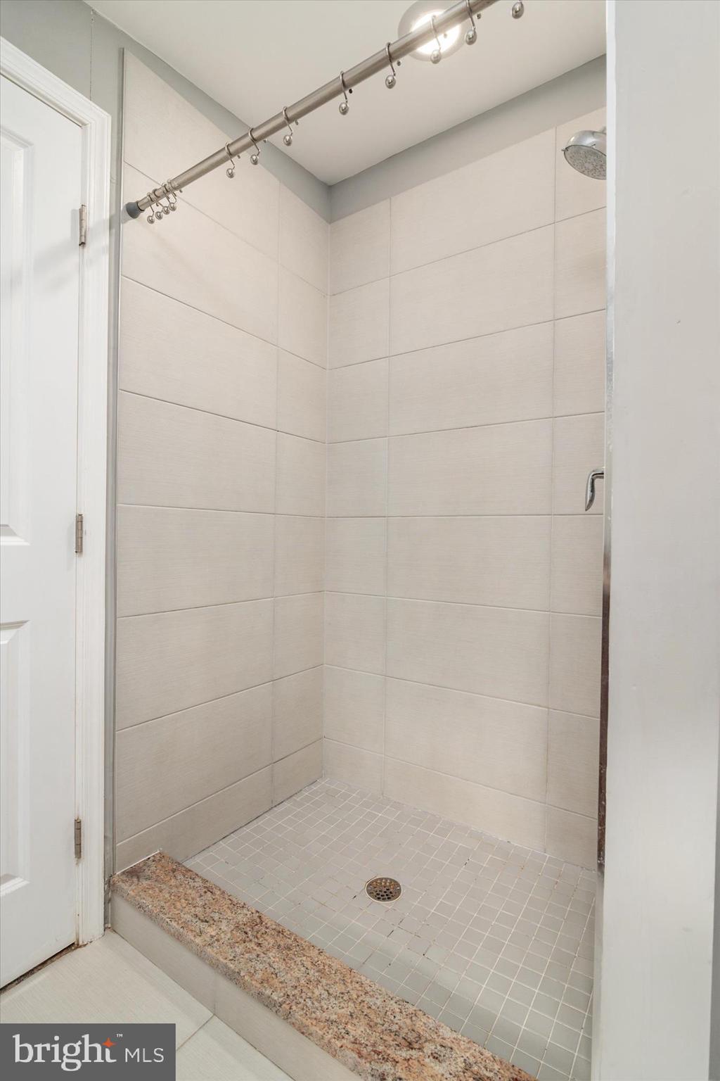 ROLAND TERRACE - Residential