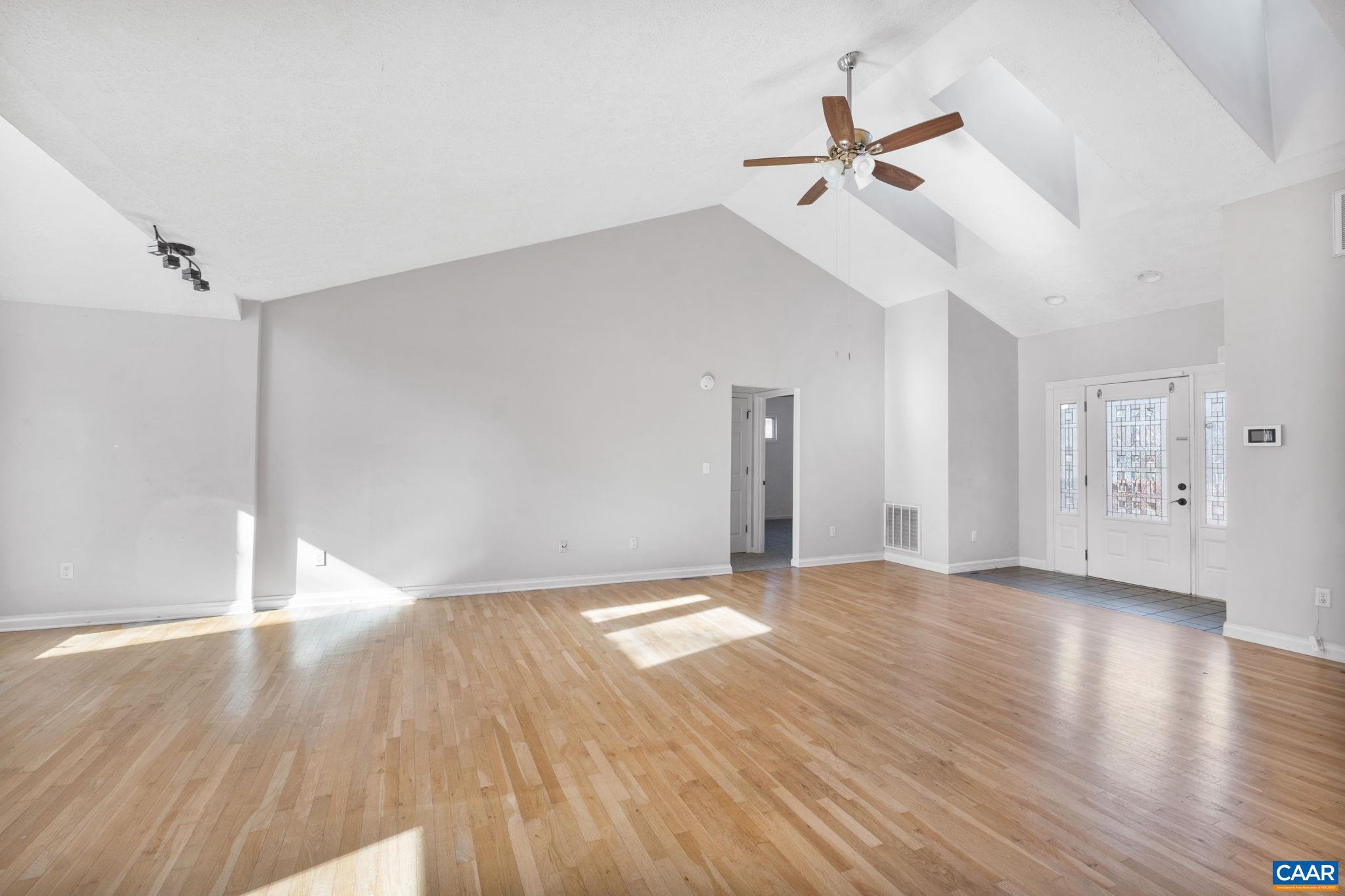 LAKE MONTICELLO - Residential