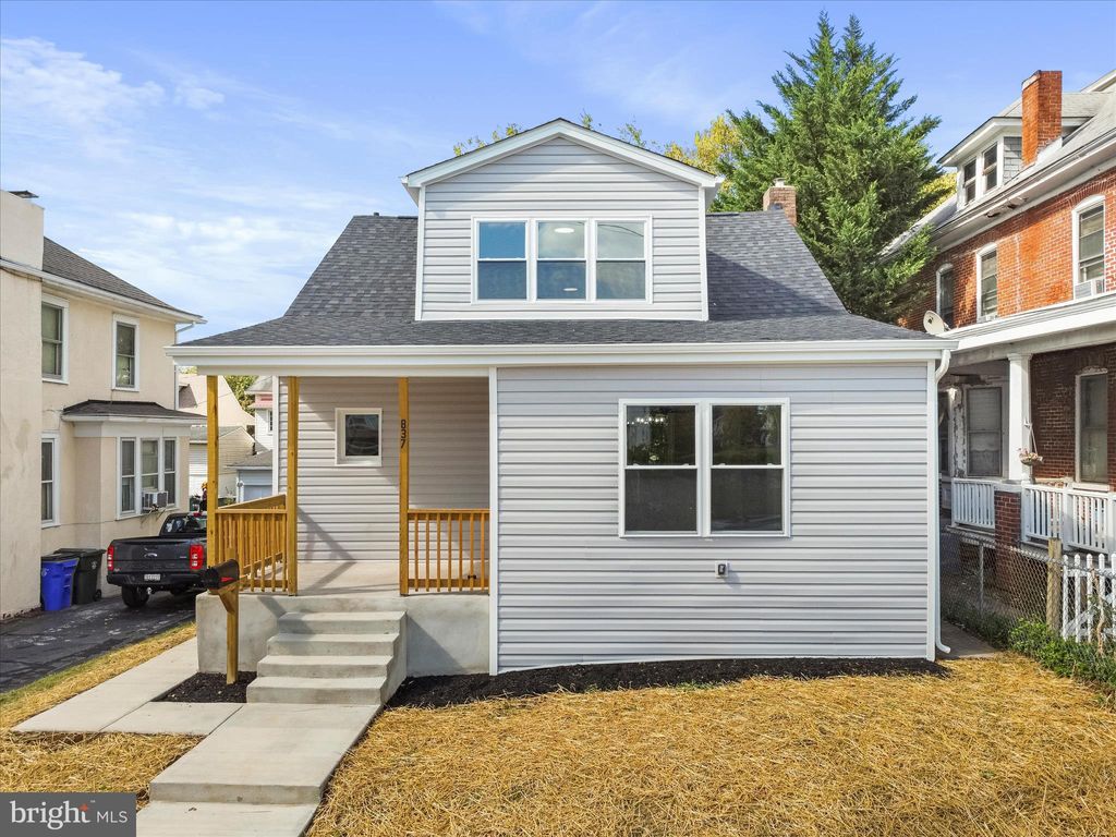 Photo of 837 Virginia Avenue, HAGERSTOWN, MD 21740 (MLS # MDWA2032128)