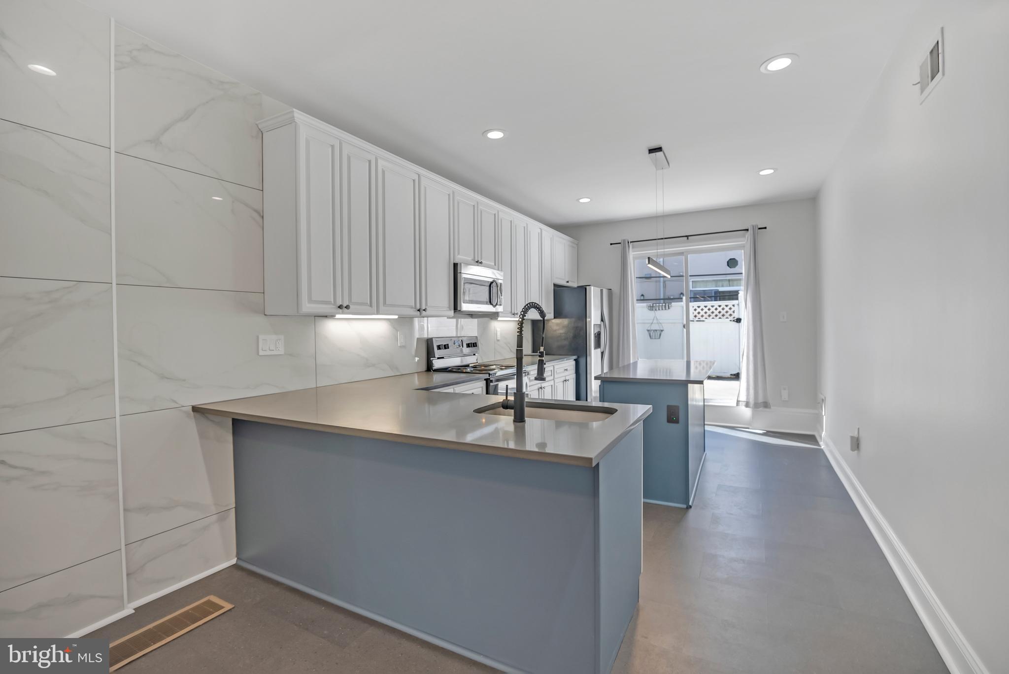 POINT BREEZE - Residential Lease