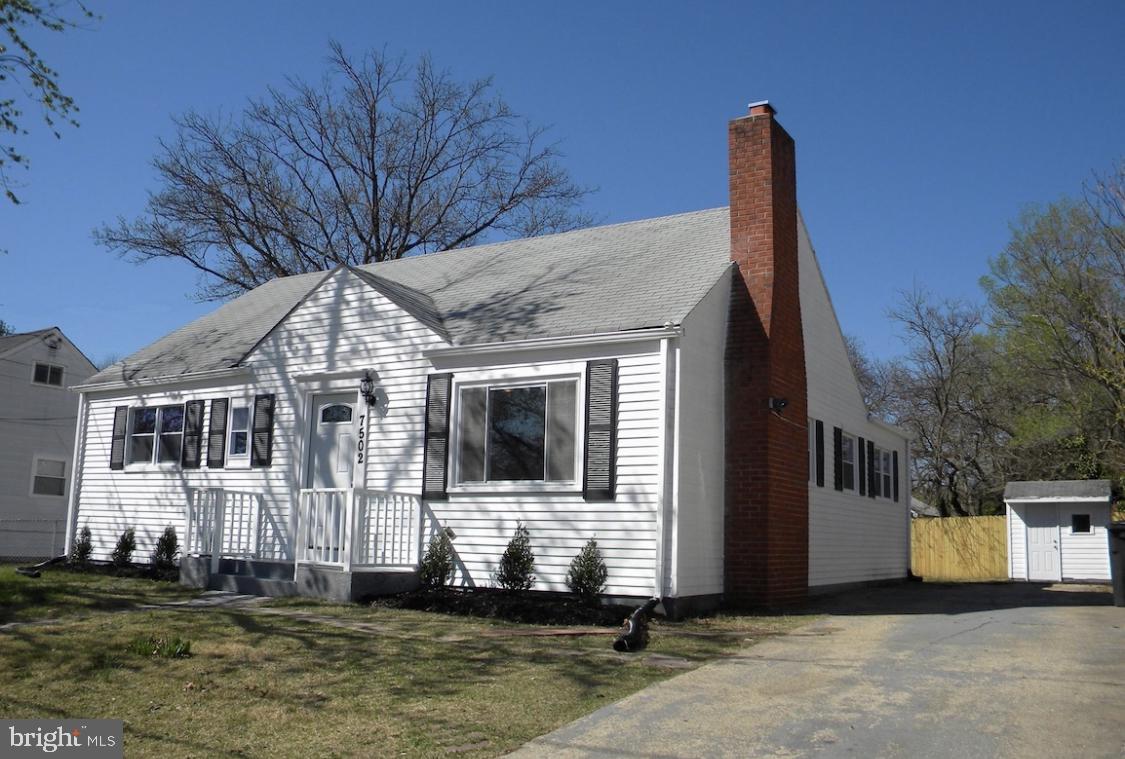 Beautiful 3 bed 1 bath 1 level home located in quiet neighborhood just just minuets away from anywhere you may need to go.