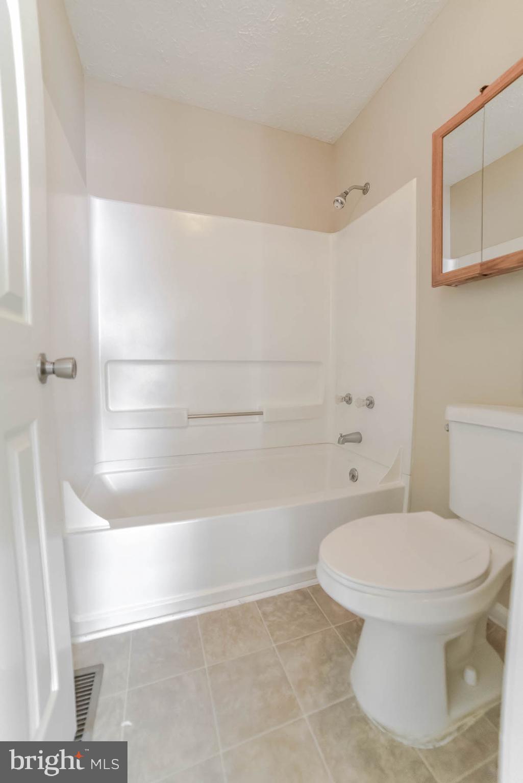 ST CHARLES HAMPSHIRE - Residential