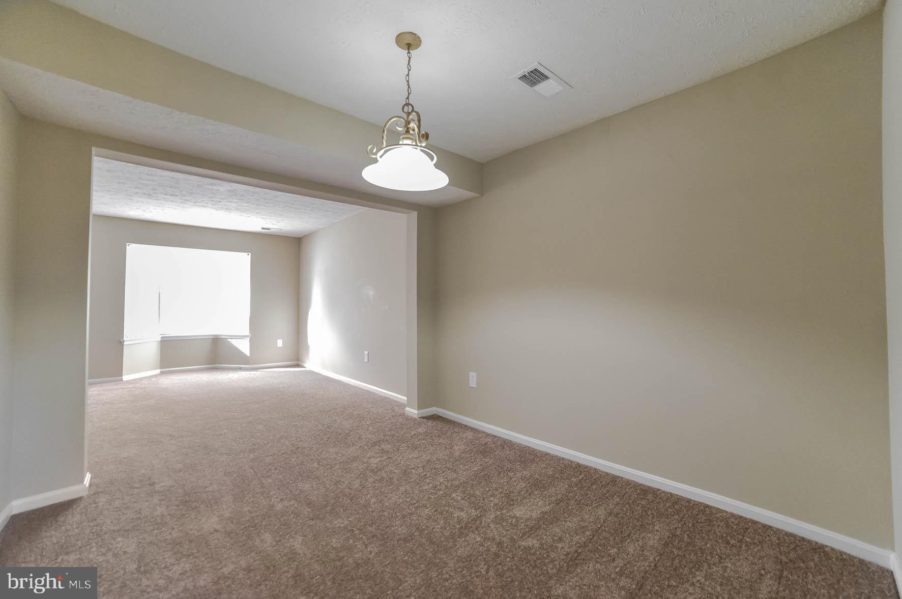 ST CHARLES HAMPSHIRE - Residential