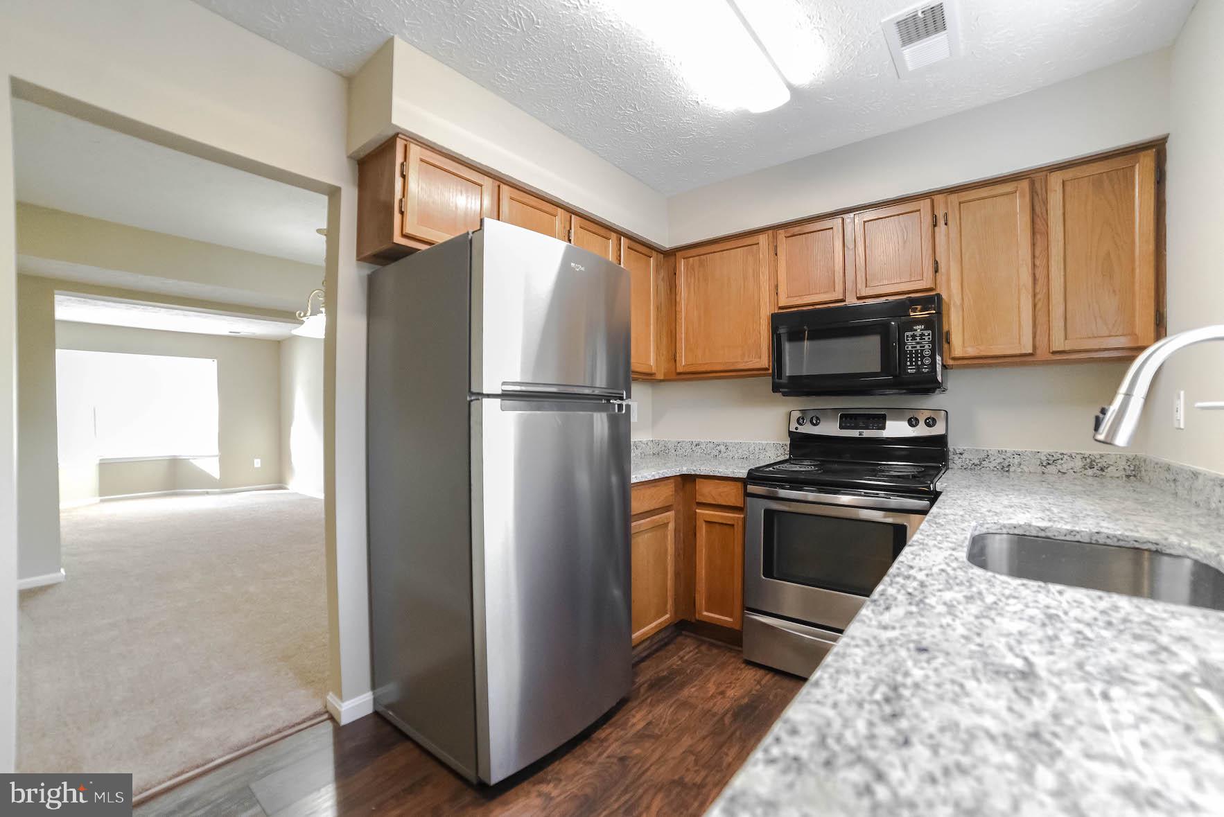 ST CHARLES HAMPSHIRE - Residential