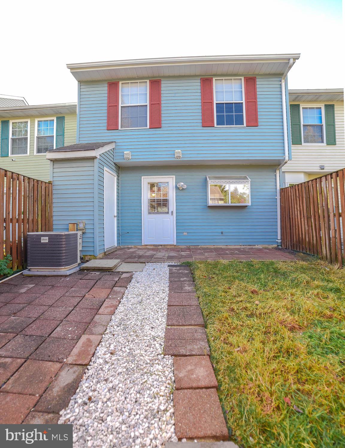 ST CHARLES HAMPSHIRE - Residential