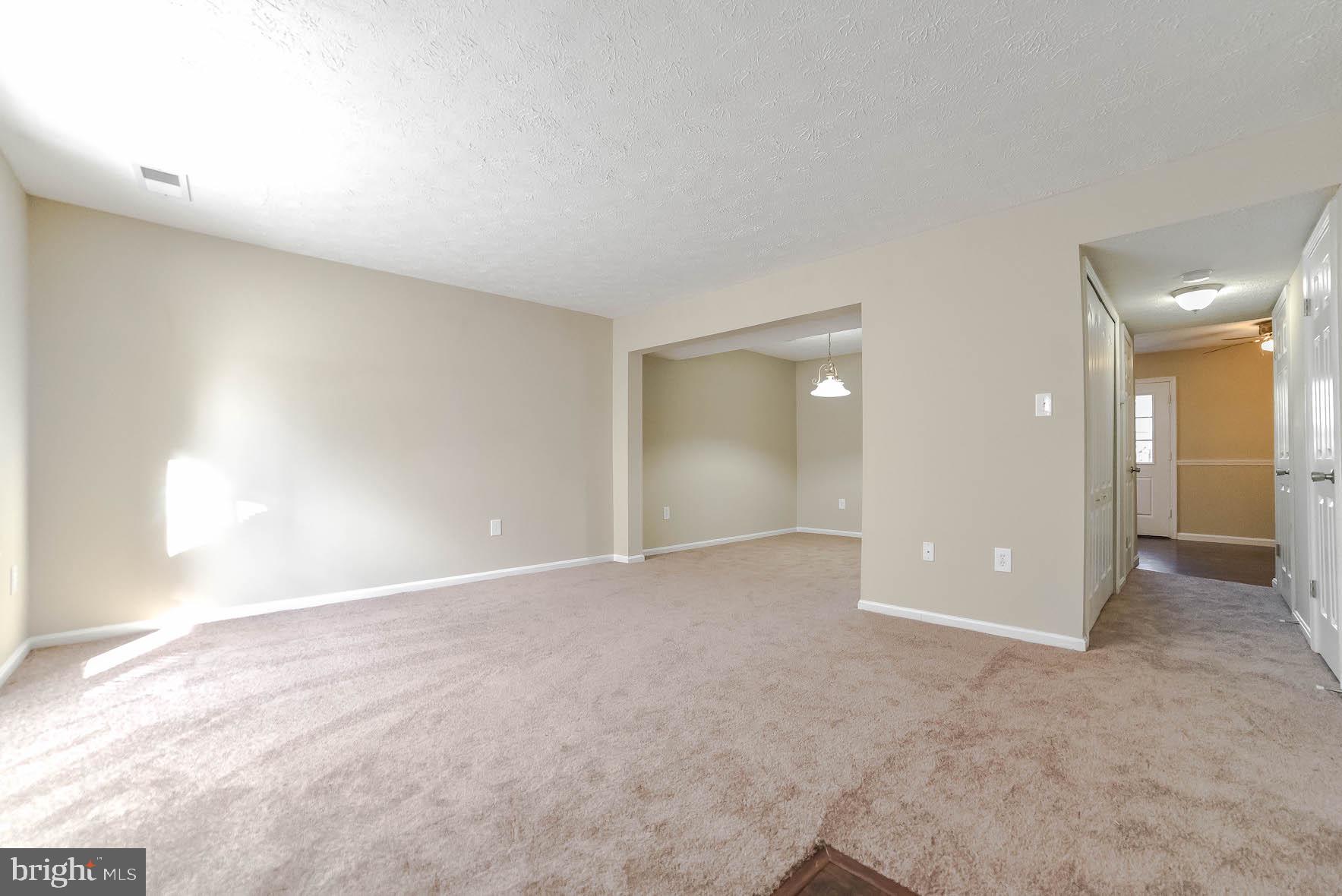 ST CHARLES HAMPSHIRE - Residential