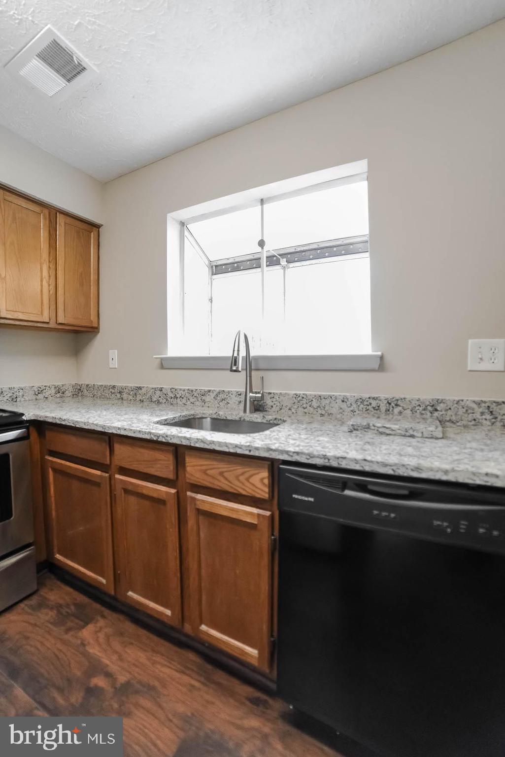 ST CHARLES HAMPSHIRE - Residential