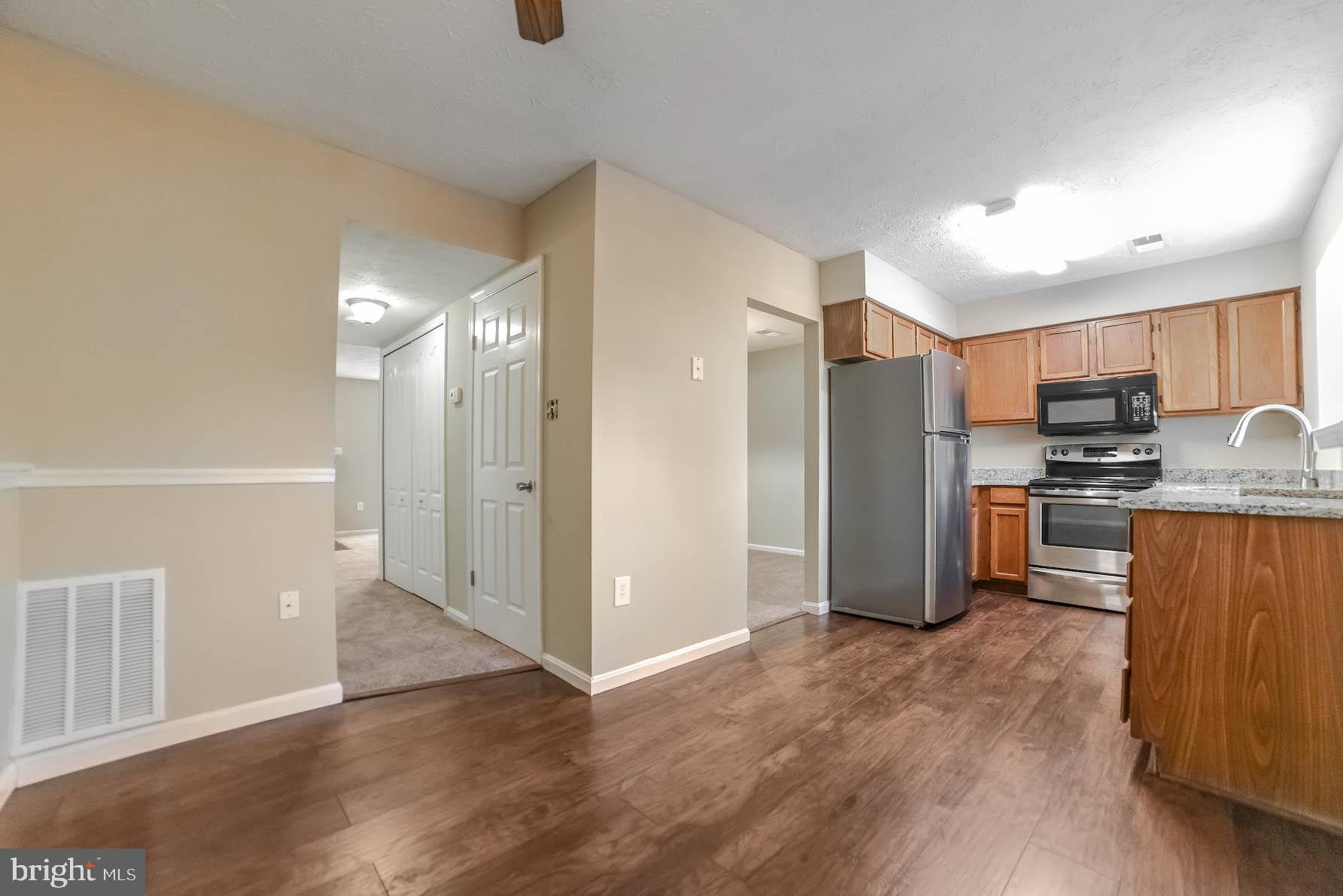 ST CHARLES HAMPSHIRE - Residential