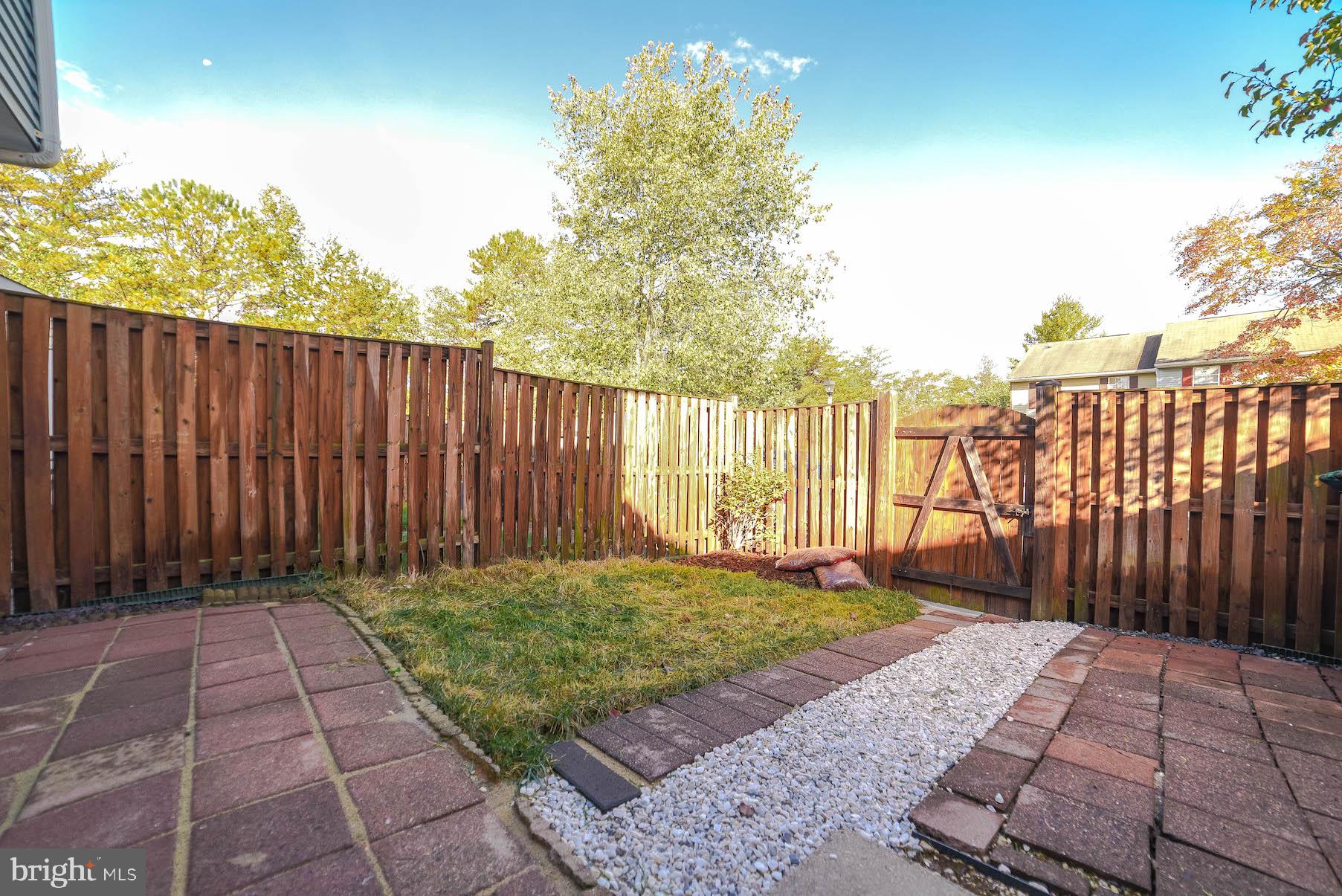 ST CHARLES HAMPSHIRE - Residential