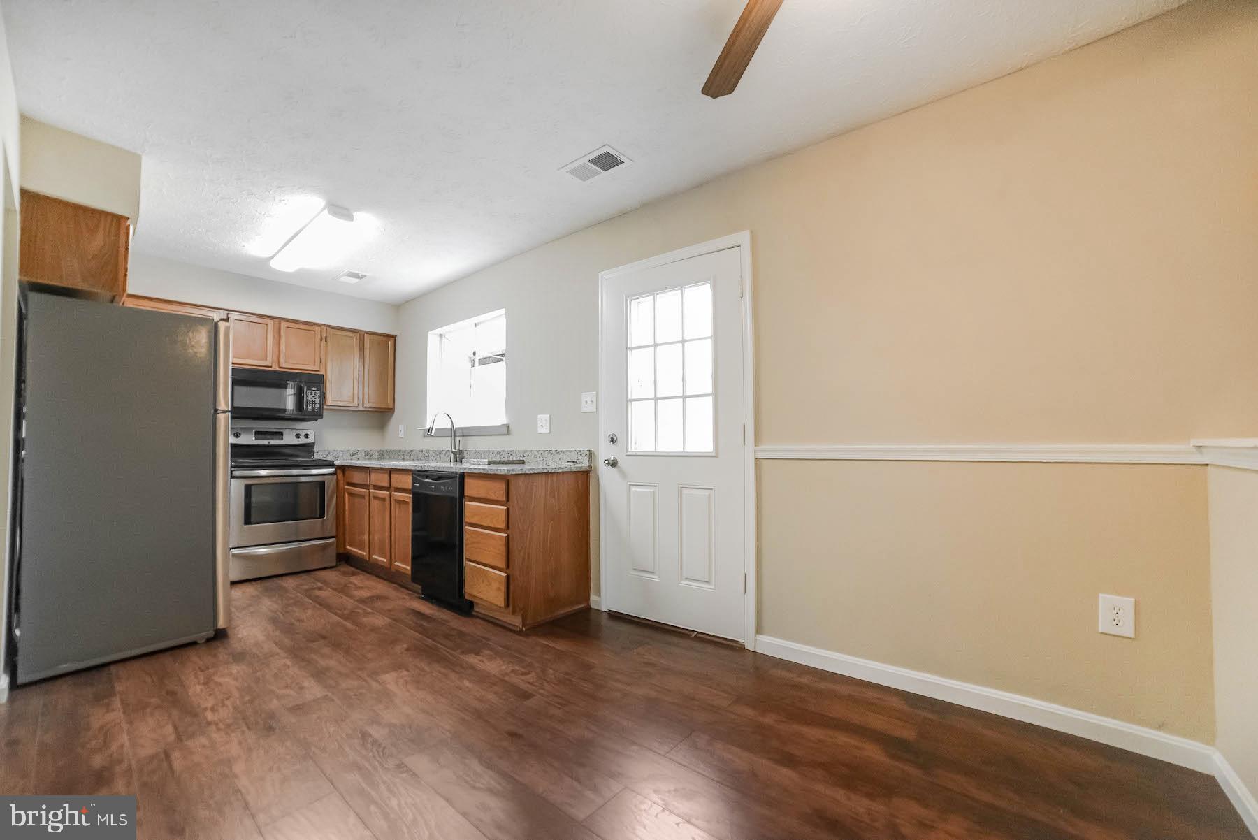 ST CHARLES HAMPSHIRE - Residential