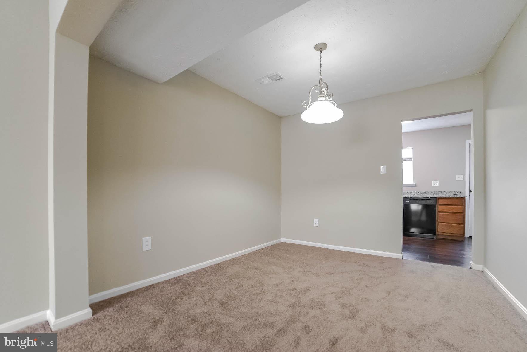 ST CHARLES HAMPSHIRE - Residential