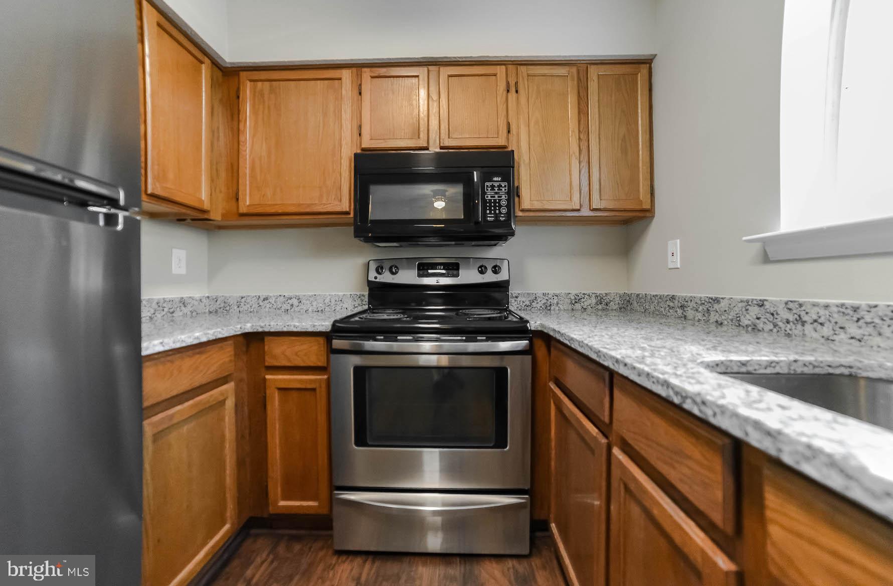 ST CHARLES HAMPSHIRE - Residential