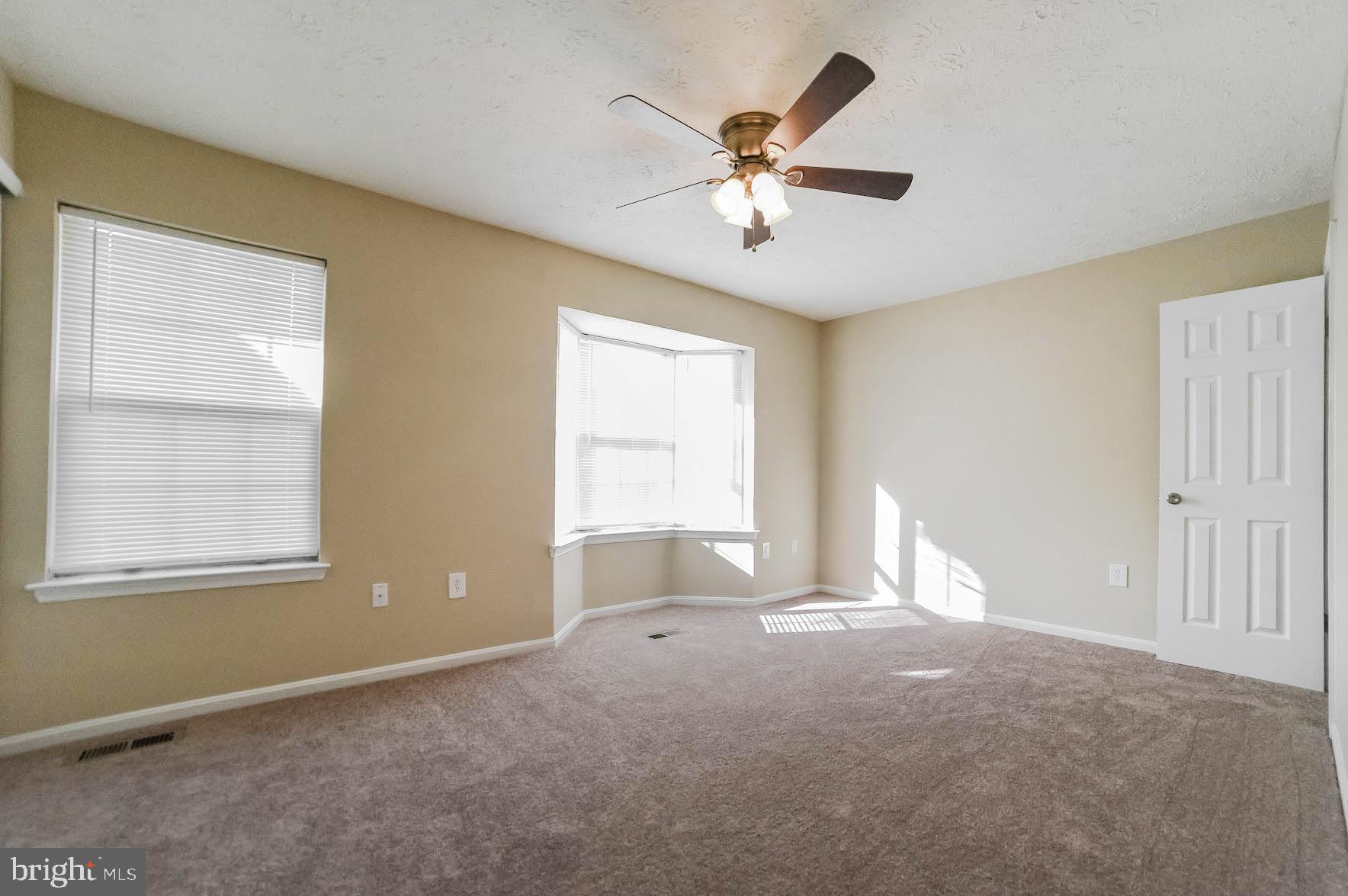 ST CHARLES HAMPSHIRE - Residential