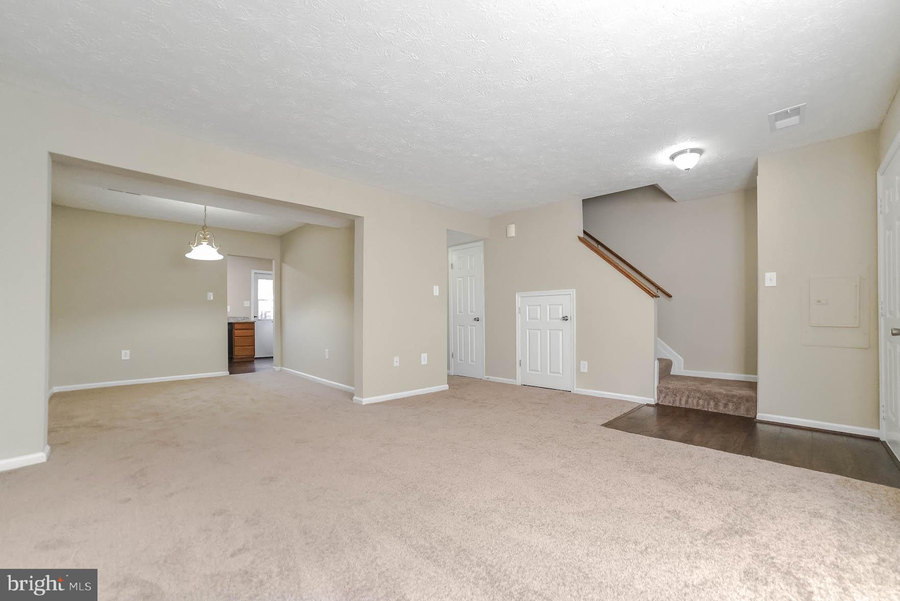 ST CHARLES HAMPSHIRE - Residential