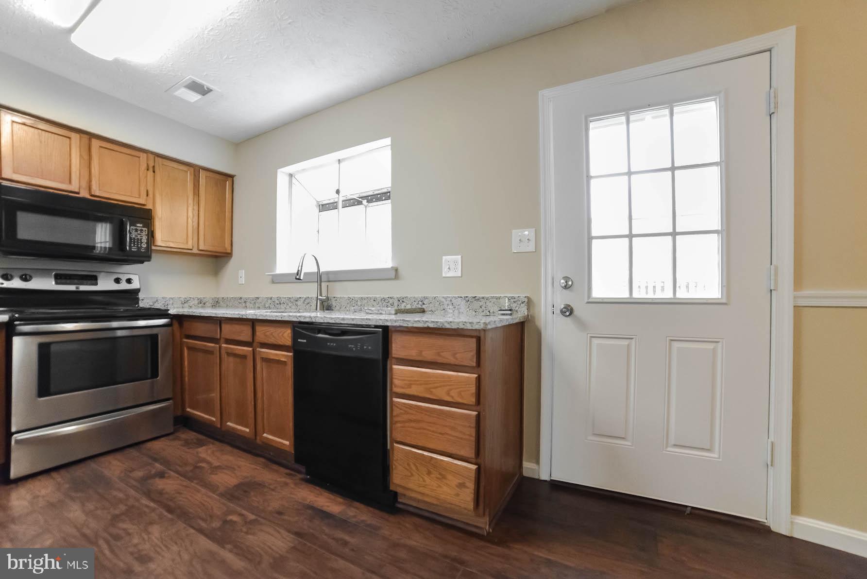 ST CHARLES HAMPSHIRE - Residential