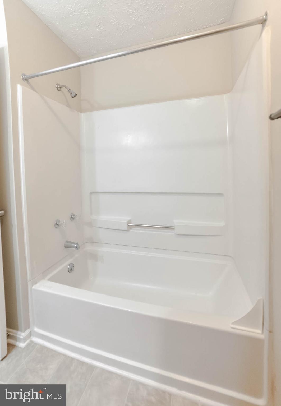 ST CHARLES HAMPSHIRE - Residential