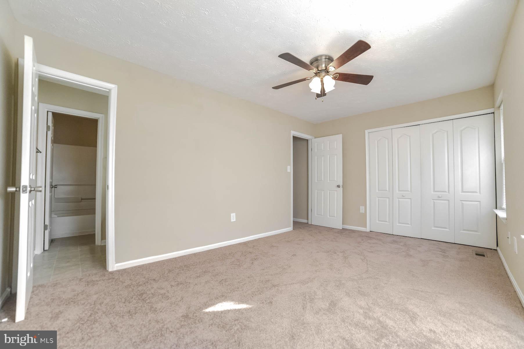 ST CHARLES HAMPSHIRE - Residential