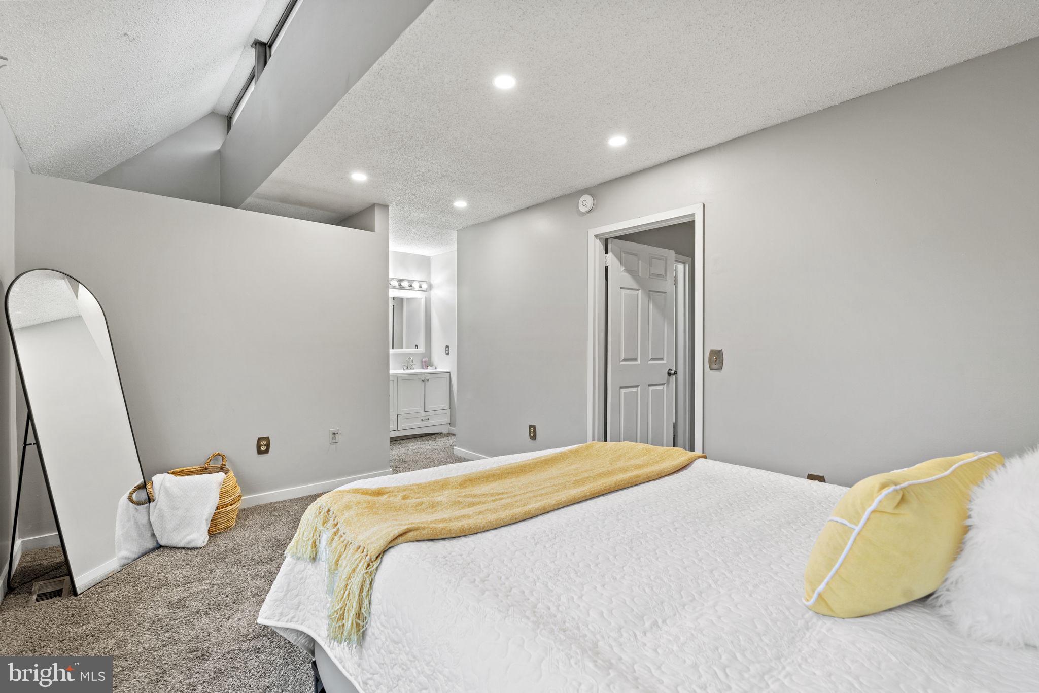 COLD SPRING NEWTOWN - Residential