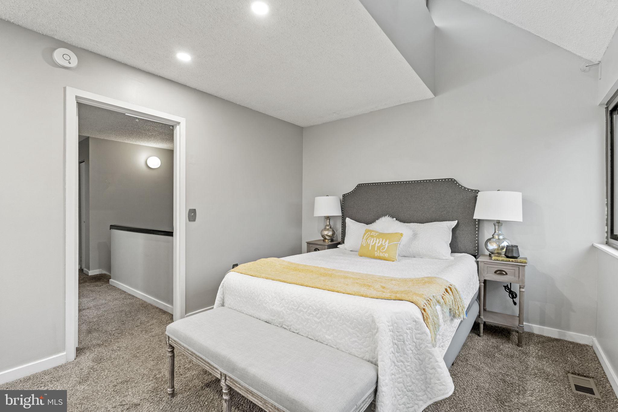 COLD SPRING NEWTOWN - Residential