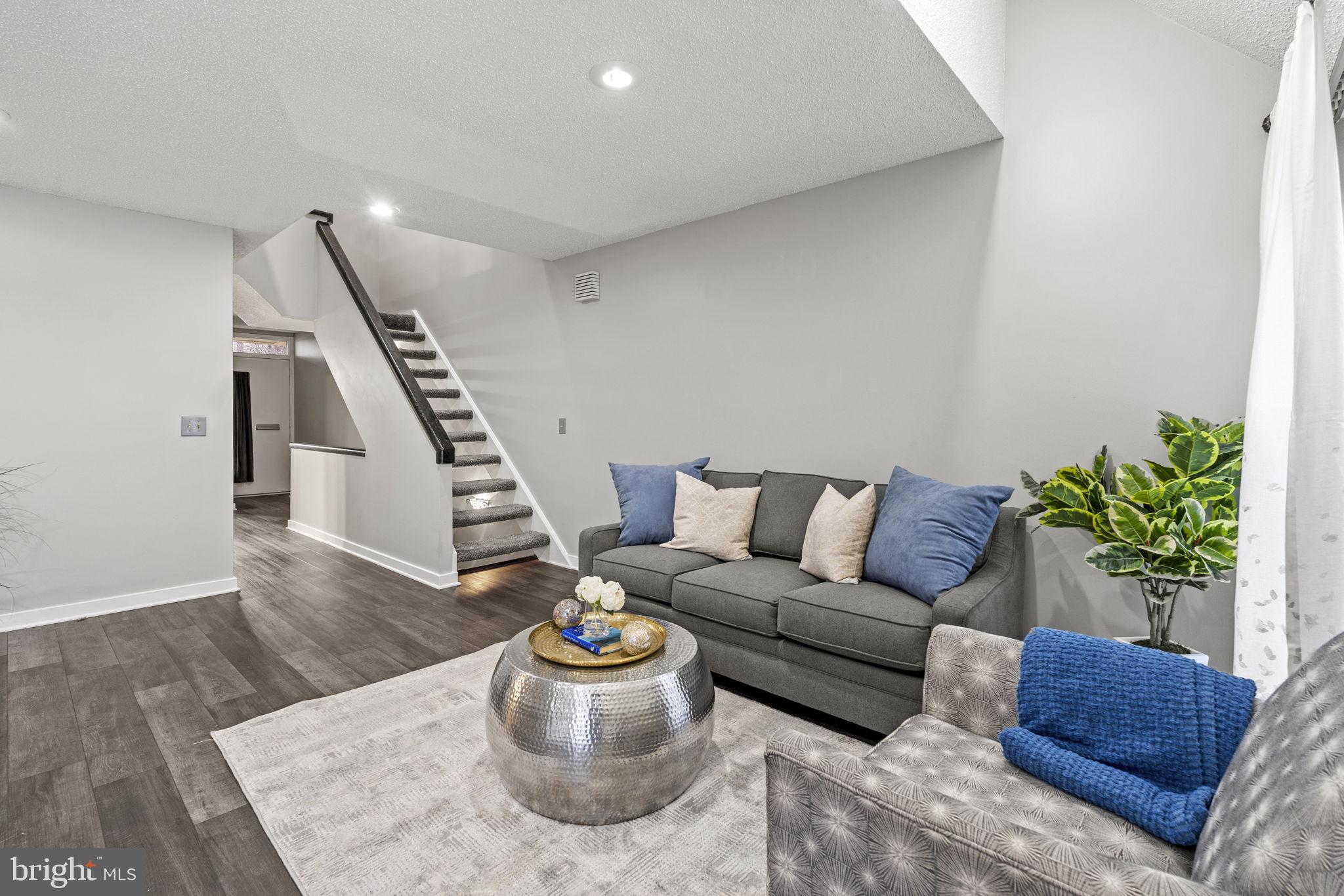 COLD SPRING NEWTOWN - Residential