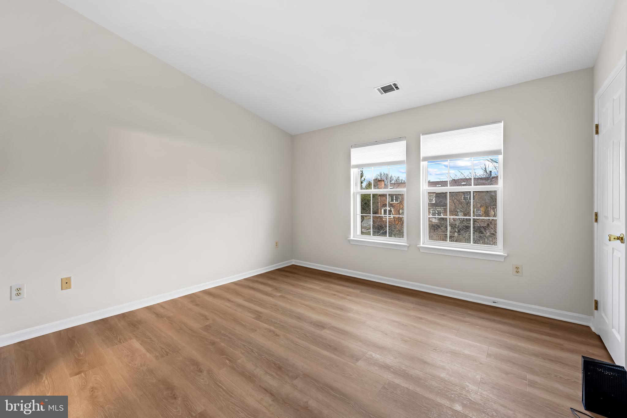 WATERSIDE - Residential