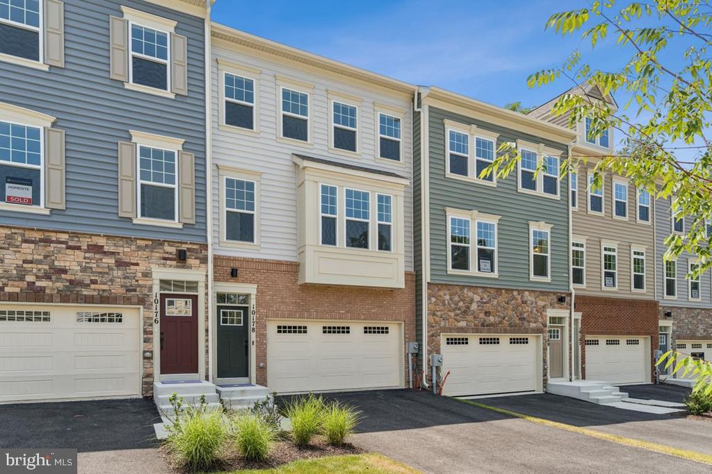 Photo of 10182 Kings Grove Way, DAMASCUS, MD 20872 (MLS # MDMC2201830)