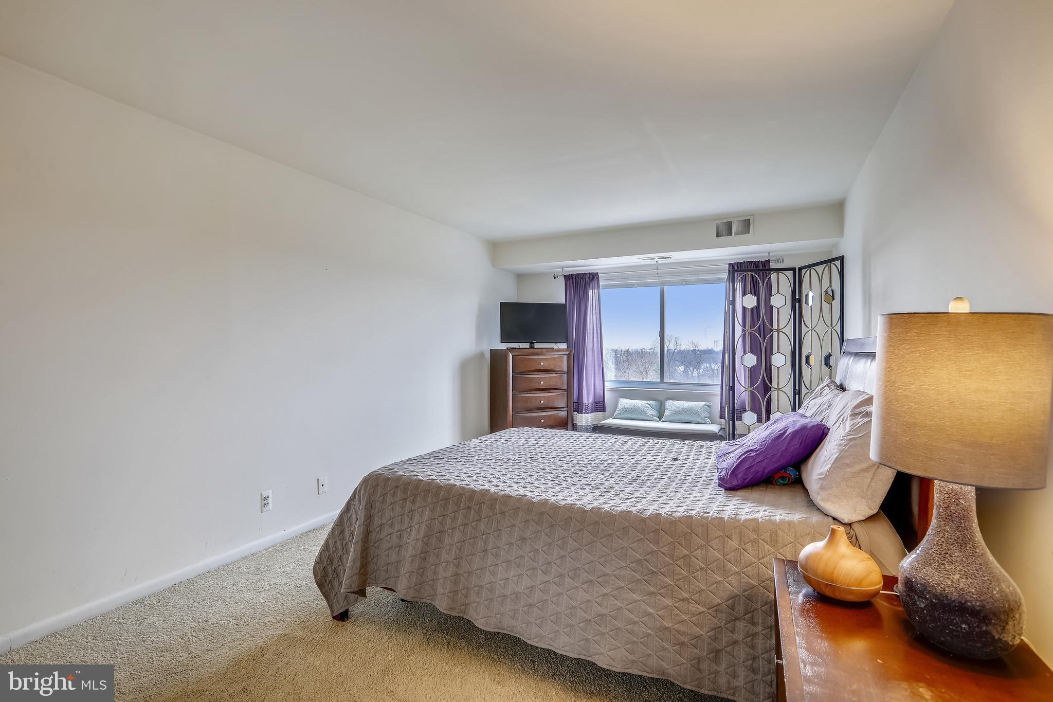 COLUMBIA TOWERS - Residential