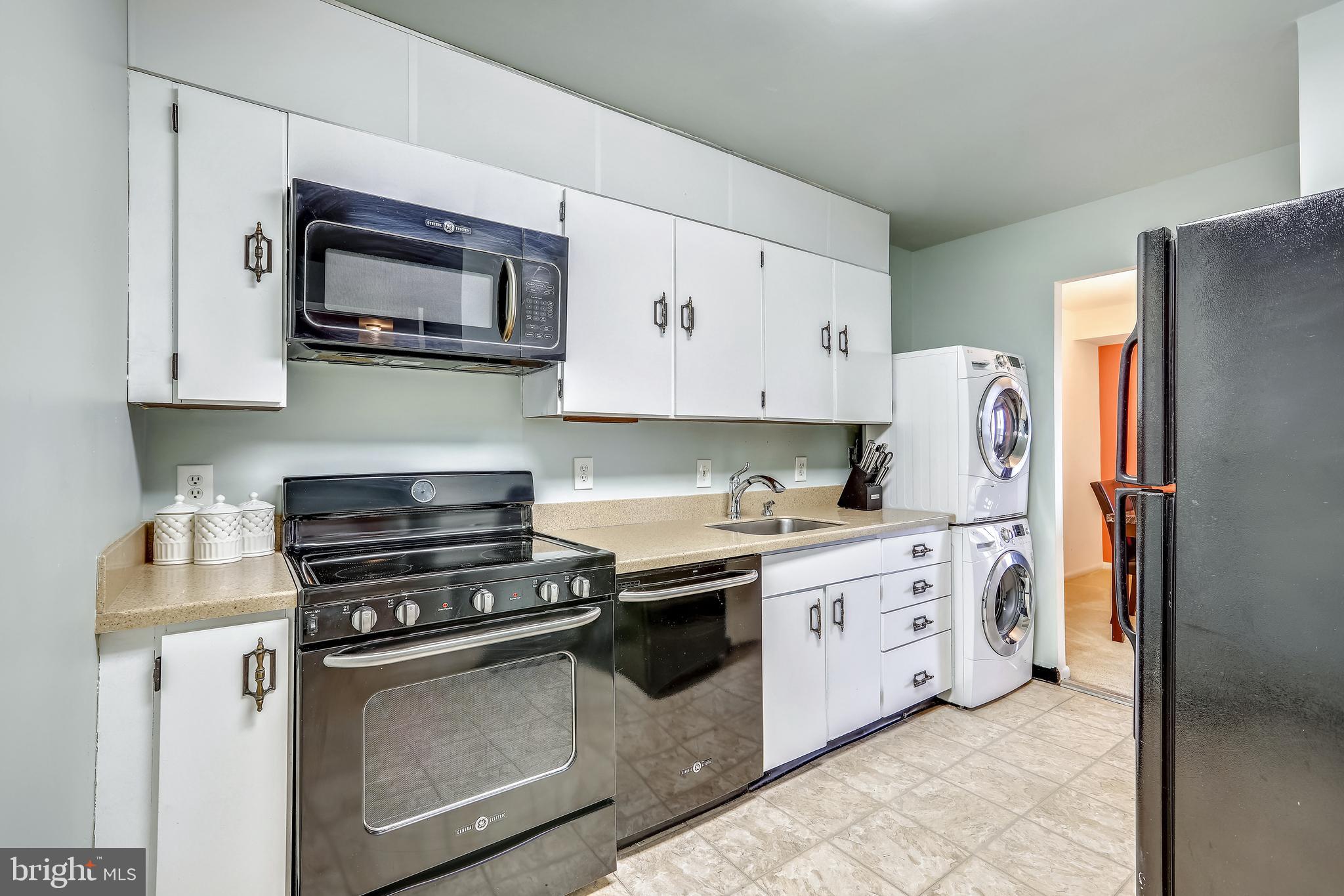 COLUMBIA TOWERS - Residential