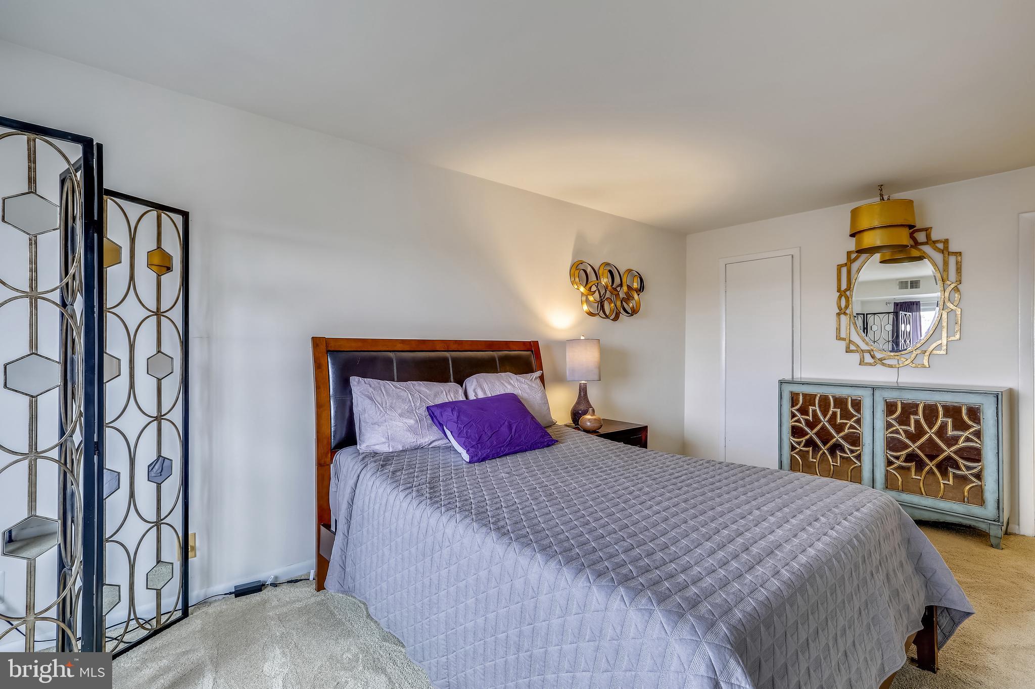 COLUMBIA TOWERS - Residential