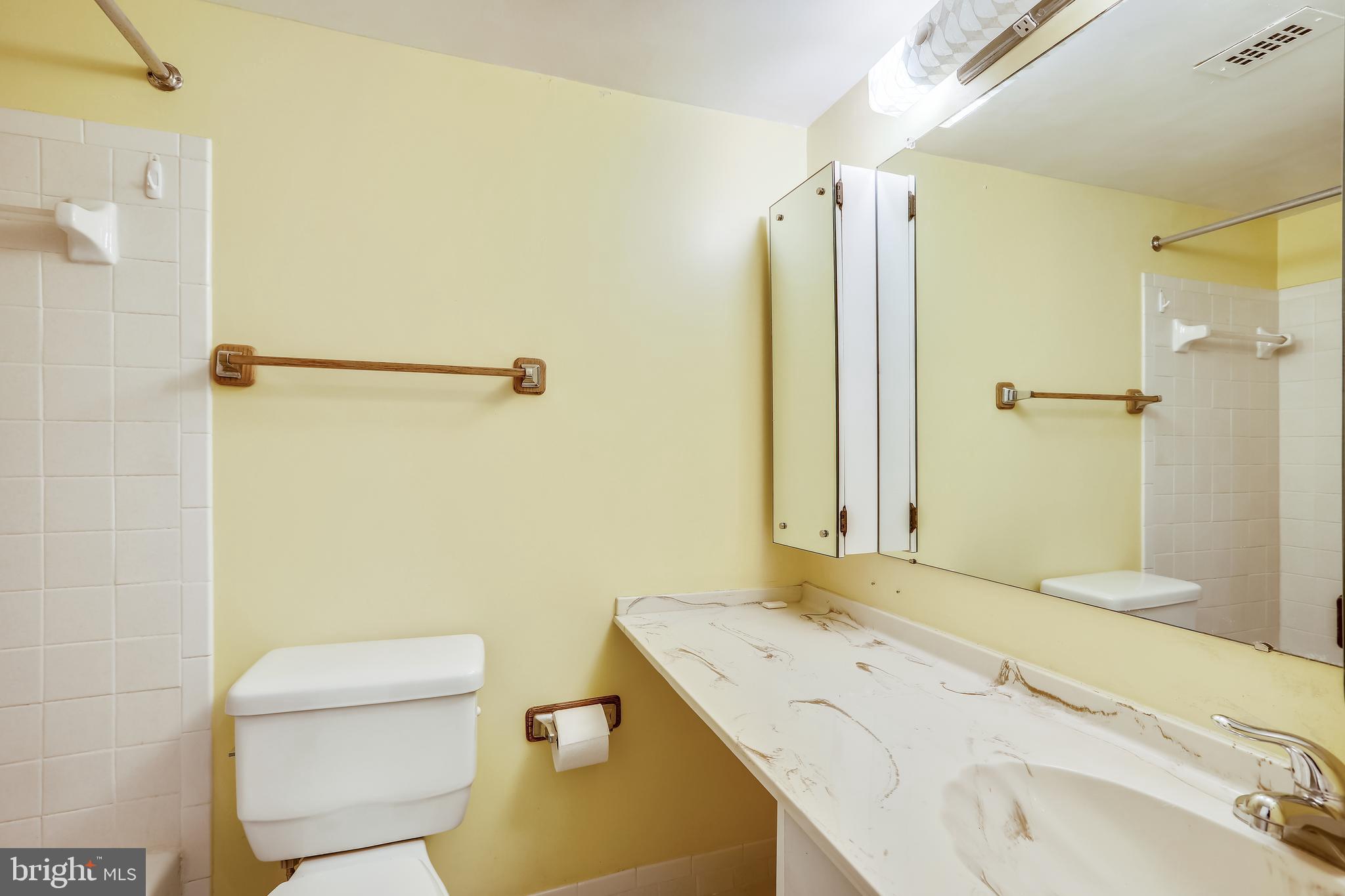 COLUMBIA TOWERS - Residential