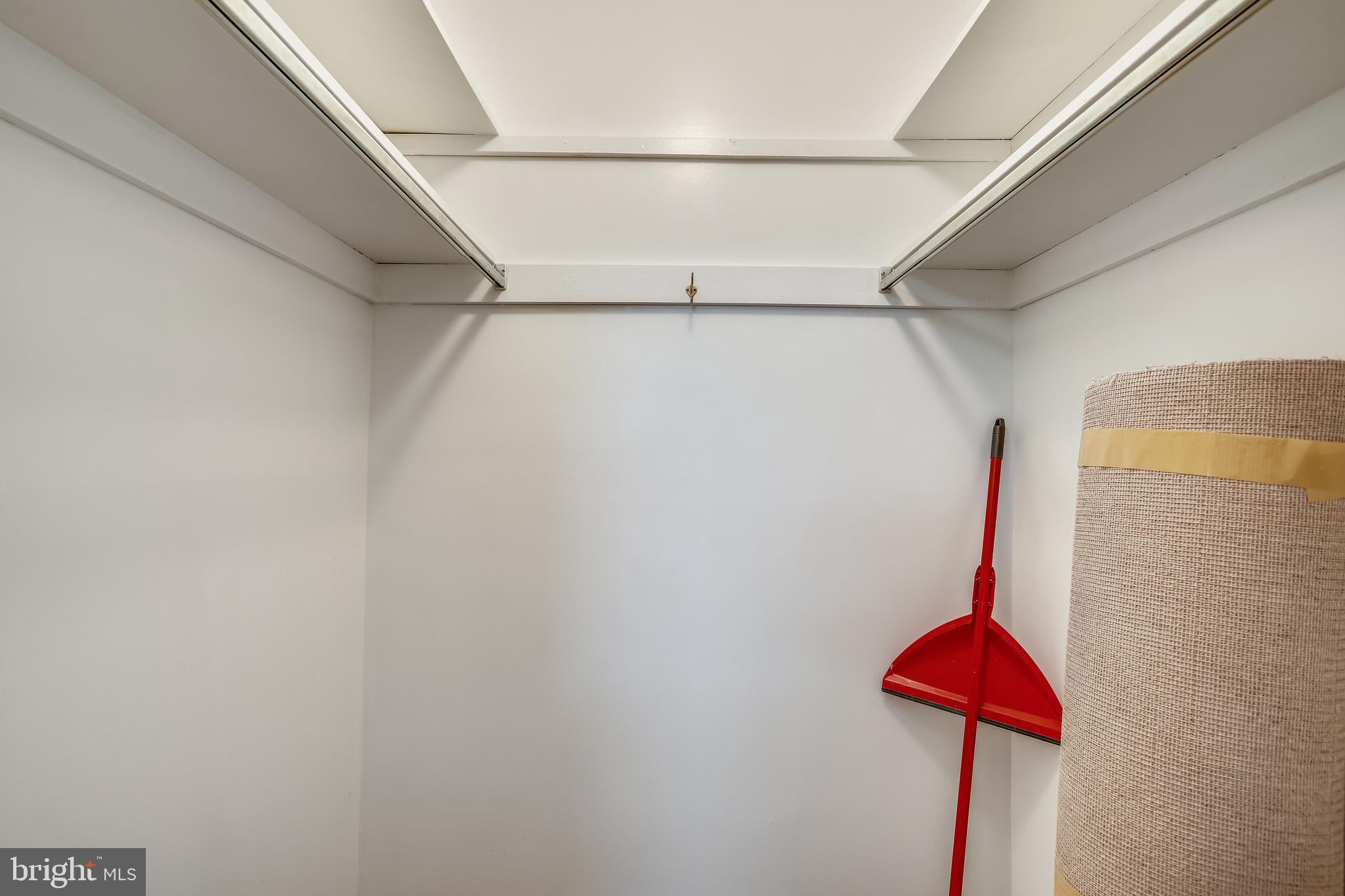 COLUMBIA TOWERS - Residential