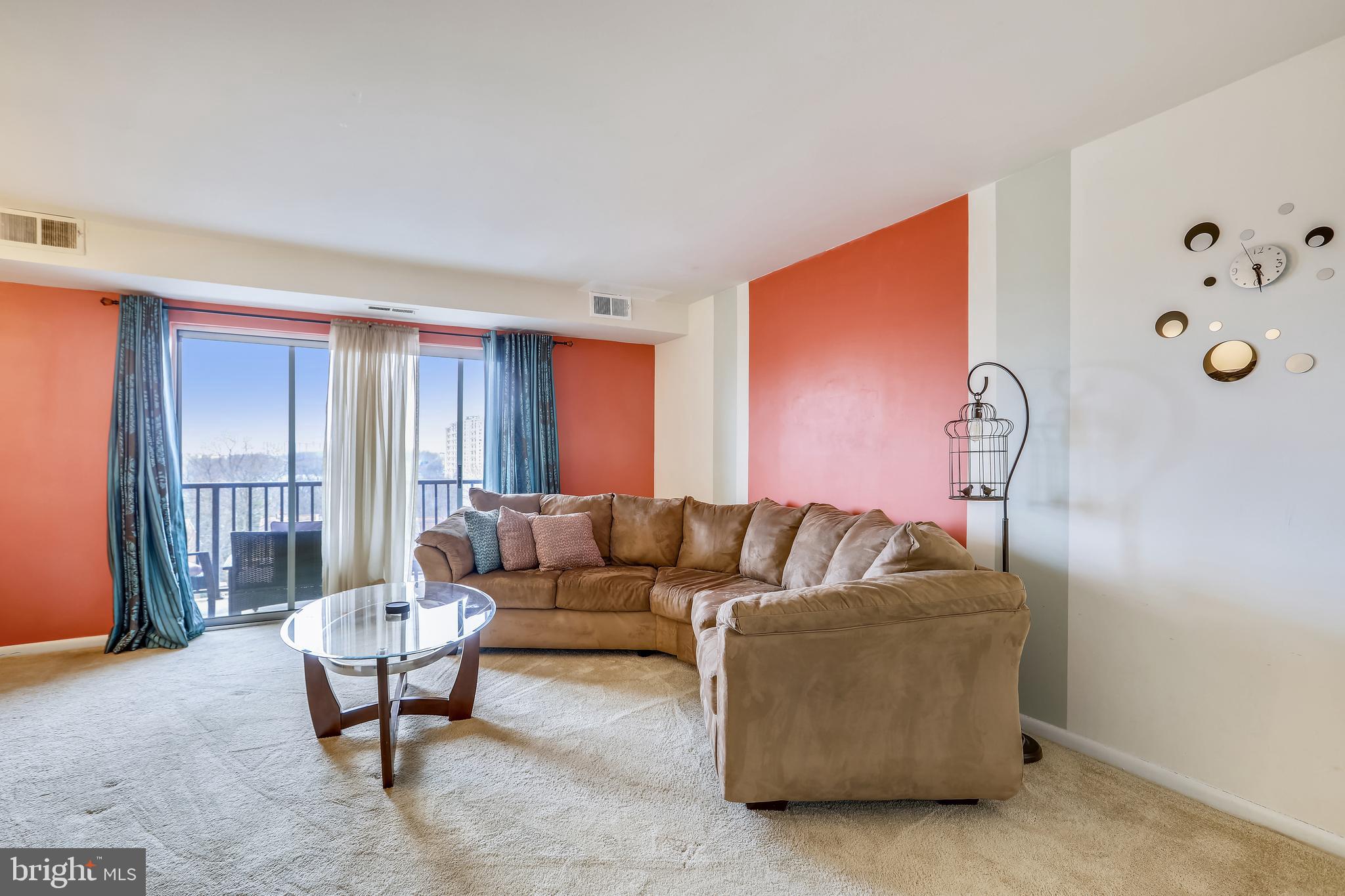 COLUMBIA TOWERS - Residential