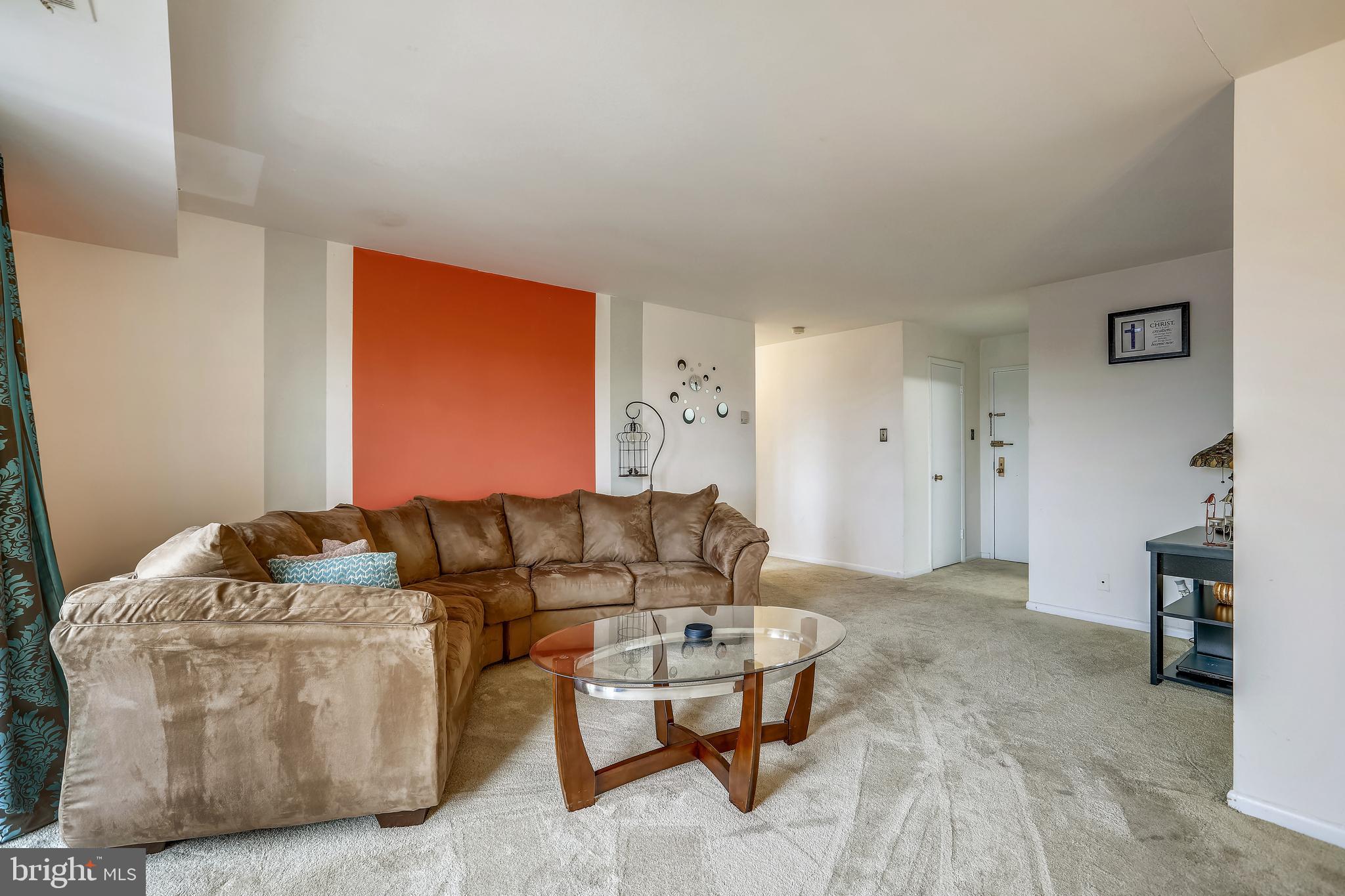 COLUMBIA TOWERS - Residential