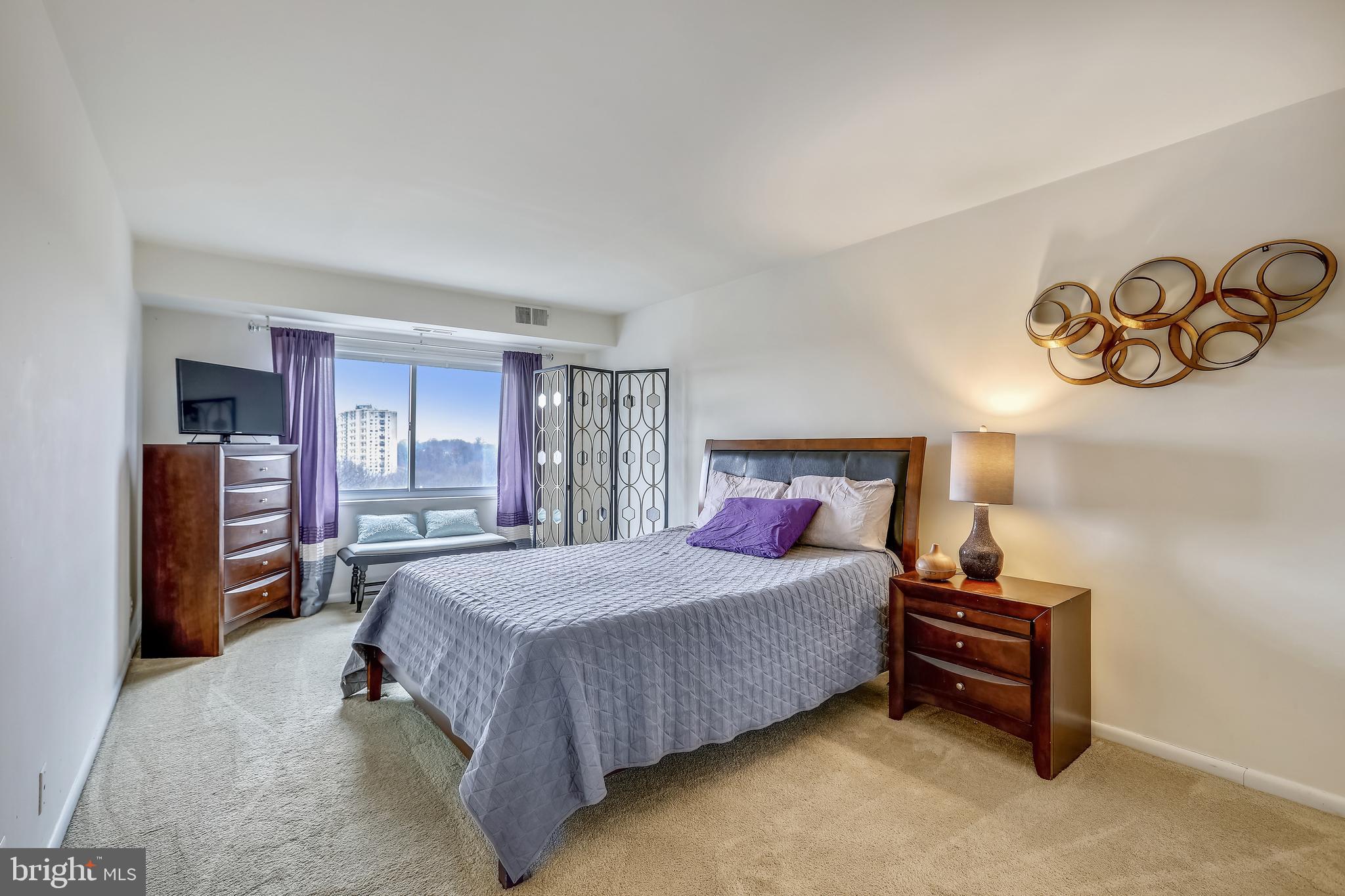 COLUMBIA TOWERS - Residential