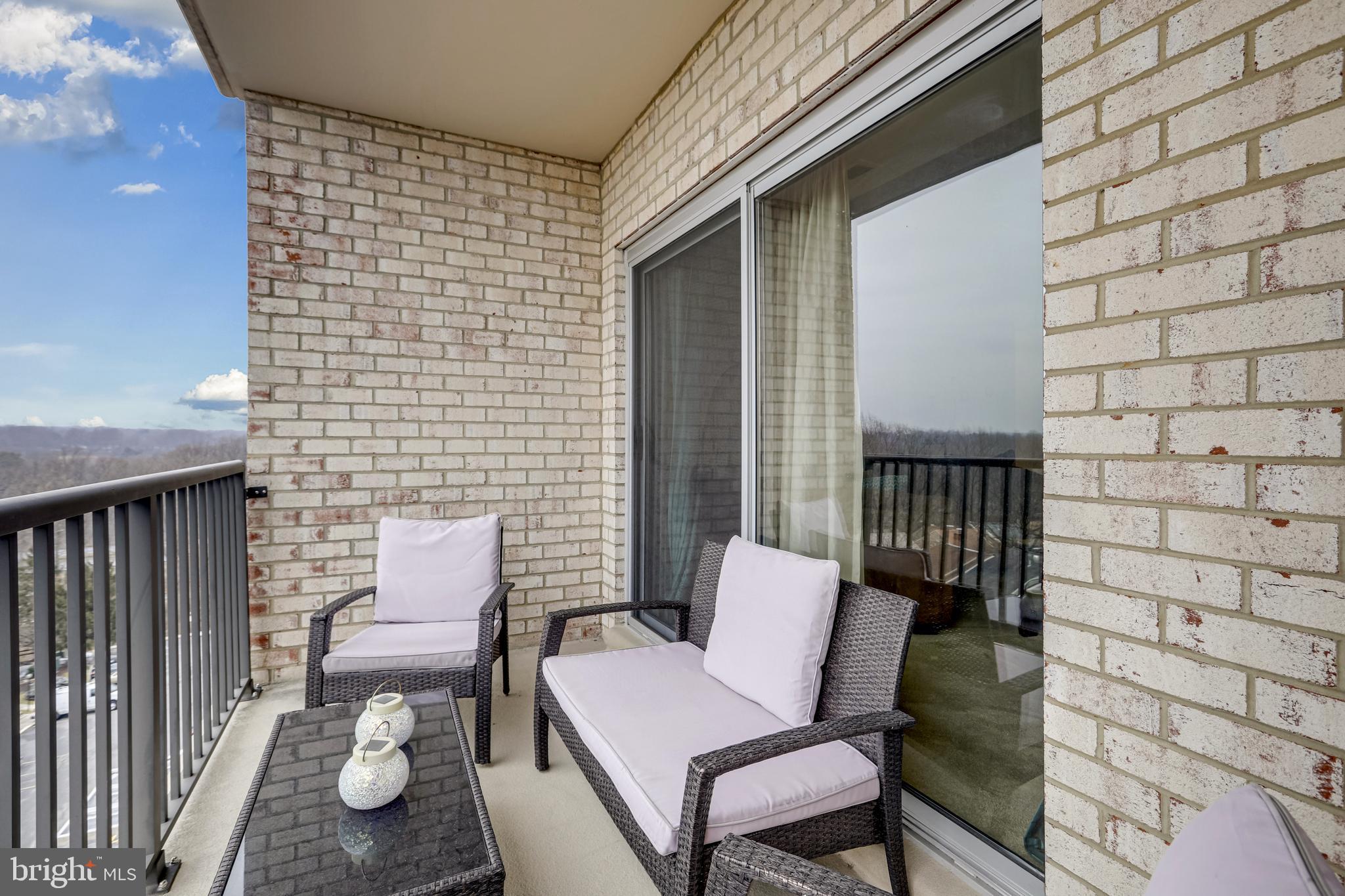 COLUMBIA TOWERS - Residential