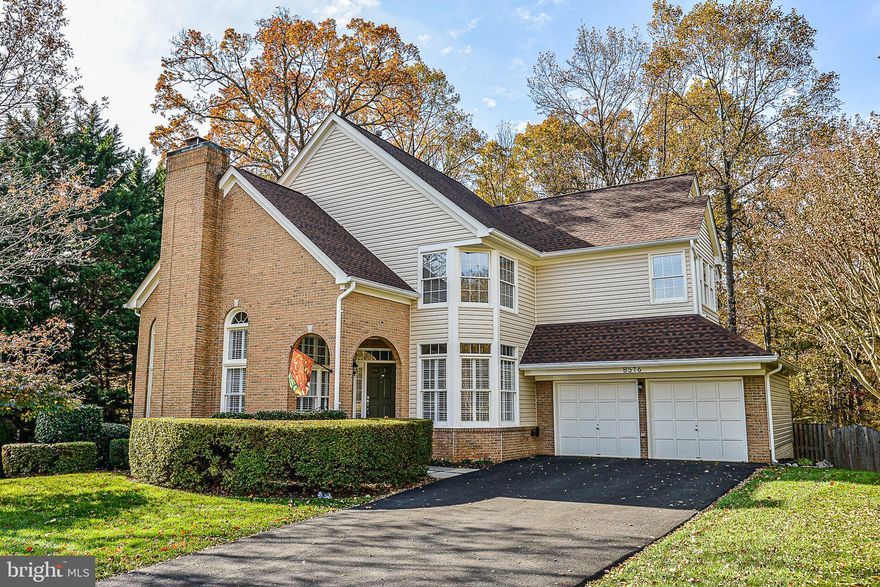 RARE WILLIAM L. BERRY CLAIRMONT MODEL BACKING TO COMMON AREA* THIS ONE IS "TURN KEY!!"*YIKES! MRS CLEAN LIVES HERE SO BE SURE TO USE THE SHOE COVERS!!!!* 5 BEDROOMS & 3.5 BATHS*HARDWOOD FLOORS ON MAIN & UPPER LEVELS* GOURMET GRANITE KITCHEN WITH SS APPLIANCES*REMODELED POWDER ROOM *PLANTATION SHUTTERS & WOOD  BLINDS* 9' CEILINGS , TWO STORY CEILINGS & CATHEDRAL CEILINGS!* 3 FIREPLACES* 5 CEILING FANS*MBR W/CATHEDRAL CEILING , C-FAN & WALK-IN CLOSET* REMODELED MASTER BATH W/SKYLIGHTS, RECESSED LIGHTS, SEPARATE SHOWER/TUB , DOUBLE SINKS & HEATED FLOOR!**REMODELED UPPER HALL BATH*FULLY FINISHED WALKOUT BASEMENT WITH FIREPLACE  & TRUE 5TH BEDROOM*FENCED REAR YARD*DECK*LAWN SPRINKLER SYSTEM*ALARM SYSTEM*GAS HEAT & H2o*COMMUNITY POOLS, TENNIS , JOGGING PATHS & LAKES*SOUTH COUNTY H/S*