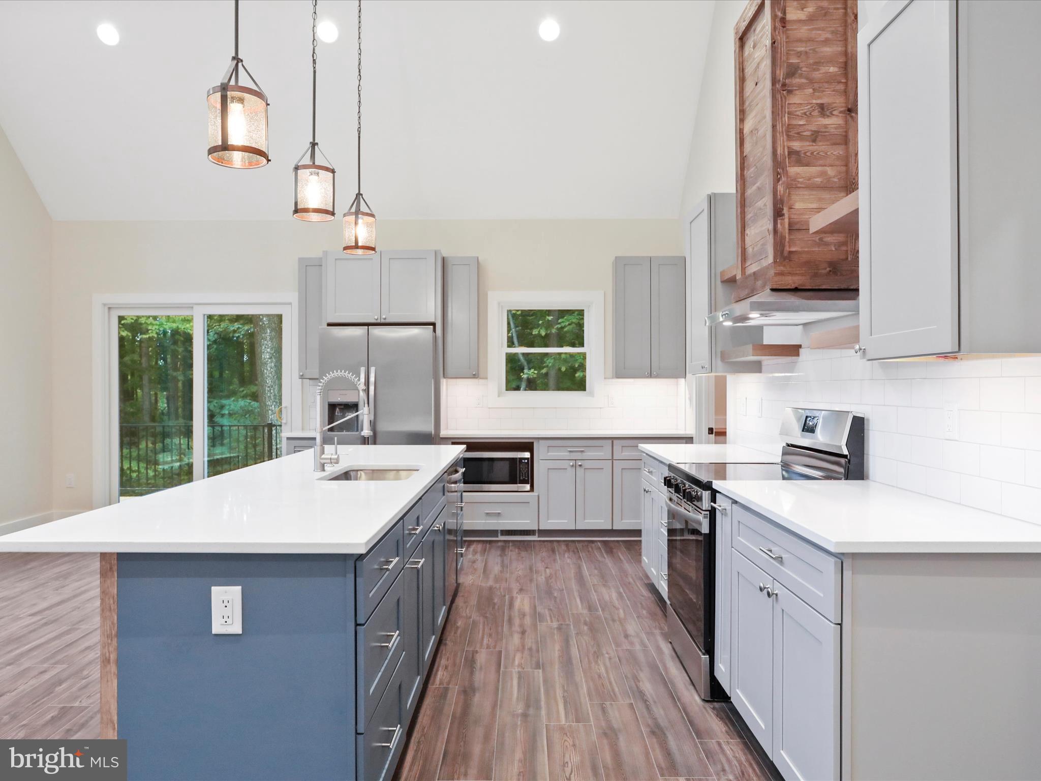 BLUE MOUNTAIN - Residential