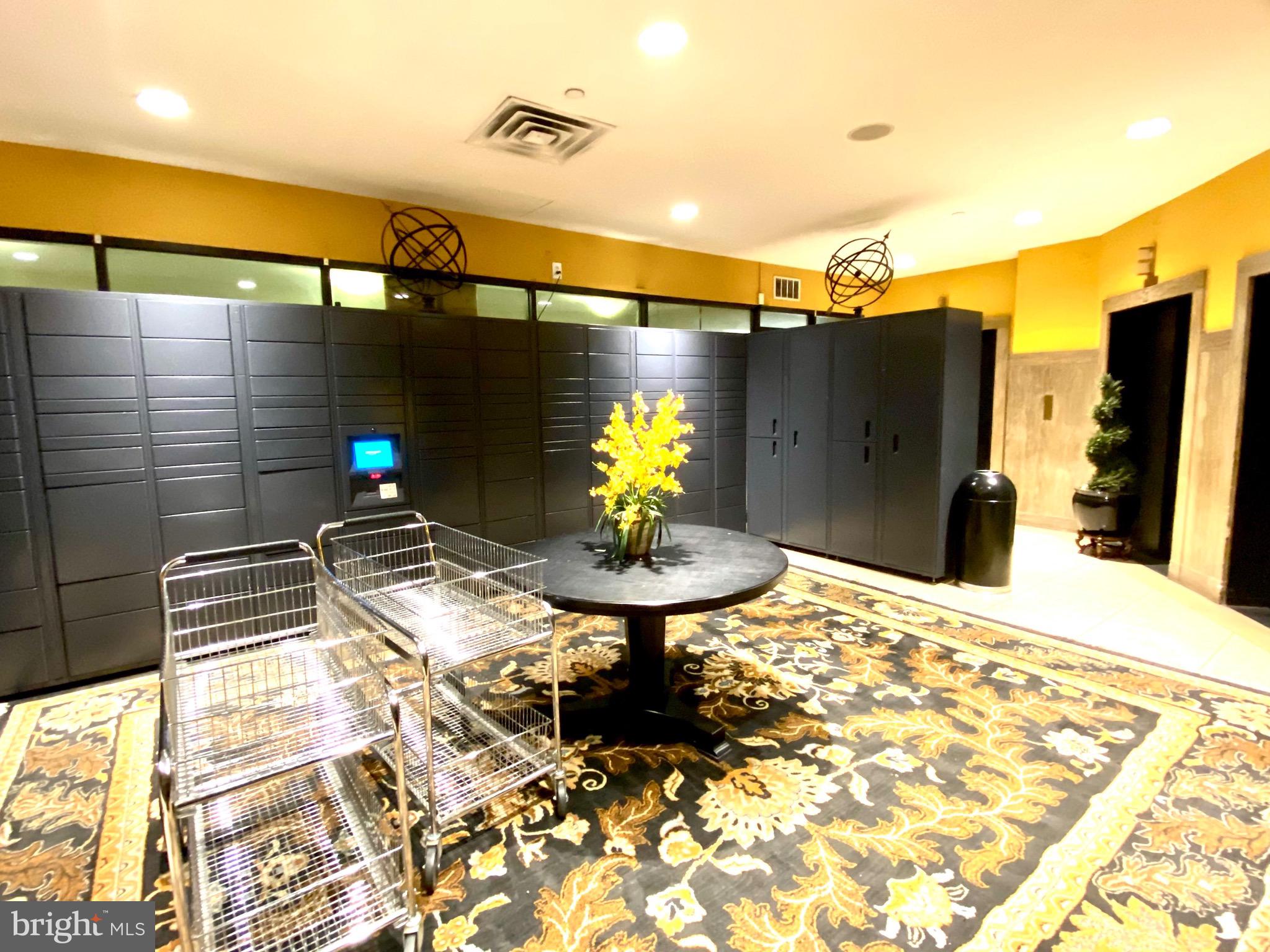 LOGAN SQUARE - Residential Lease