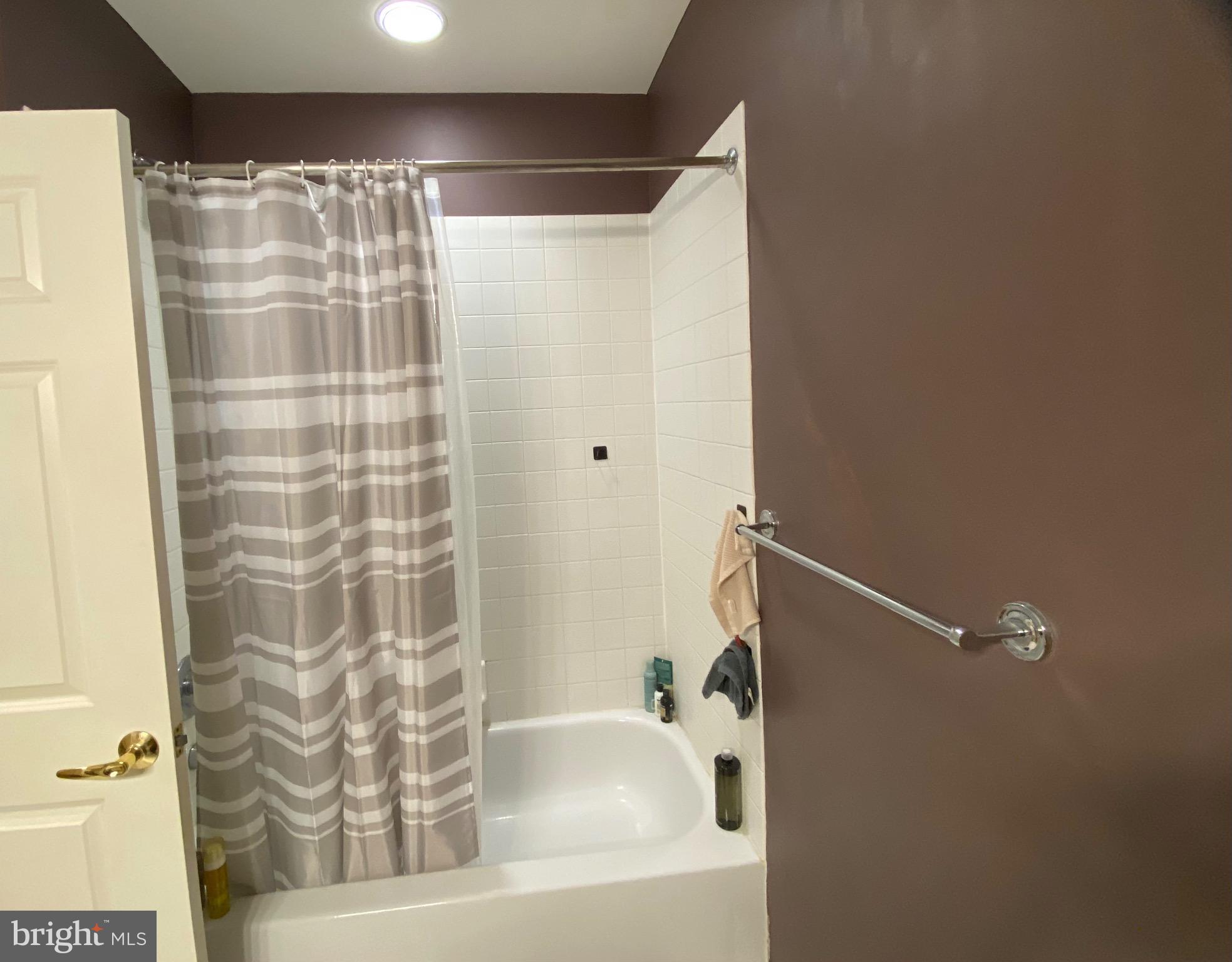 LOGAN SQUARE - Residential Lease