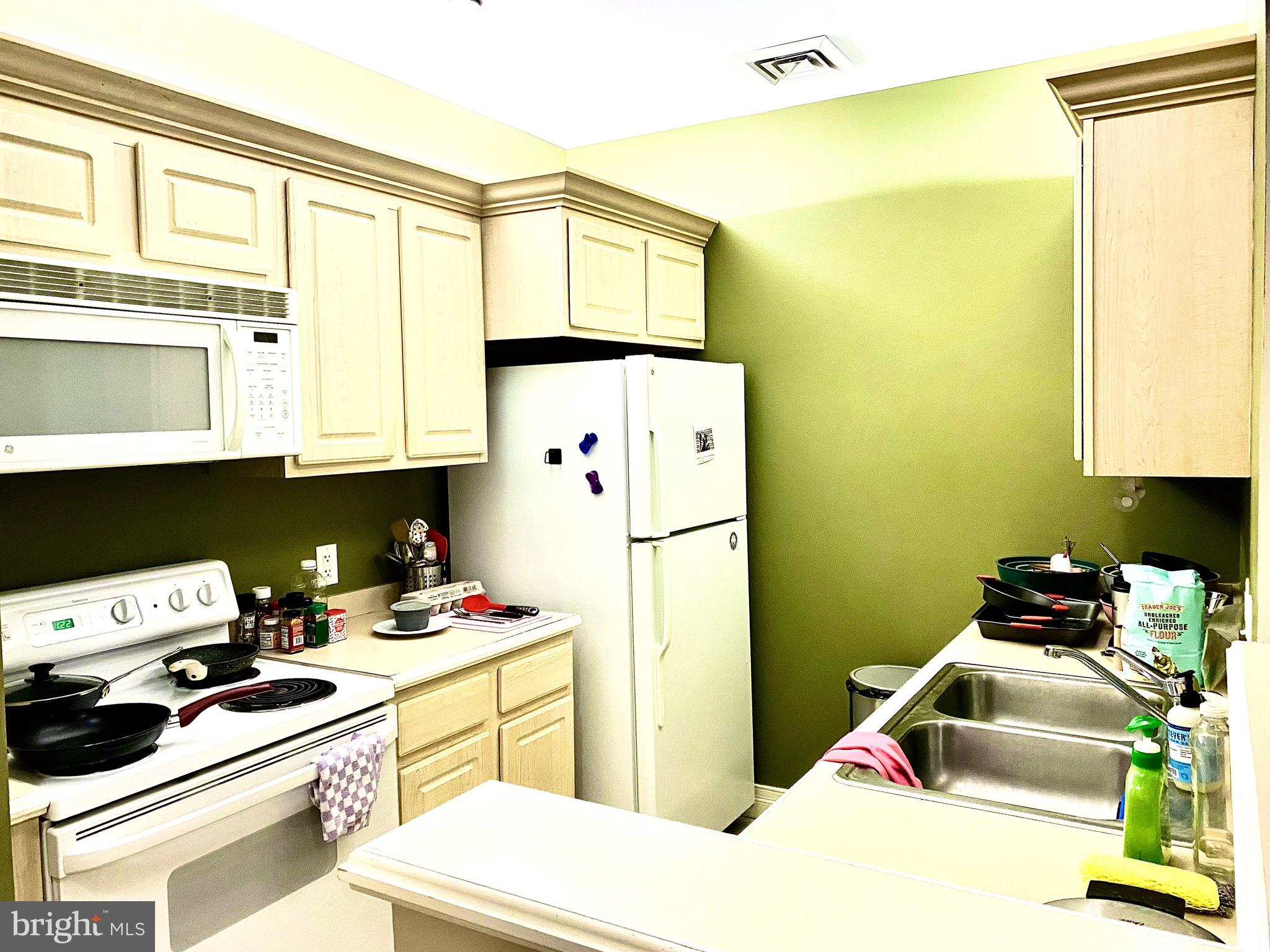 LOGAN SQUARE - Residential Lease