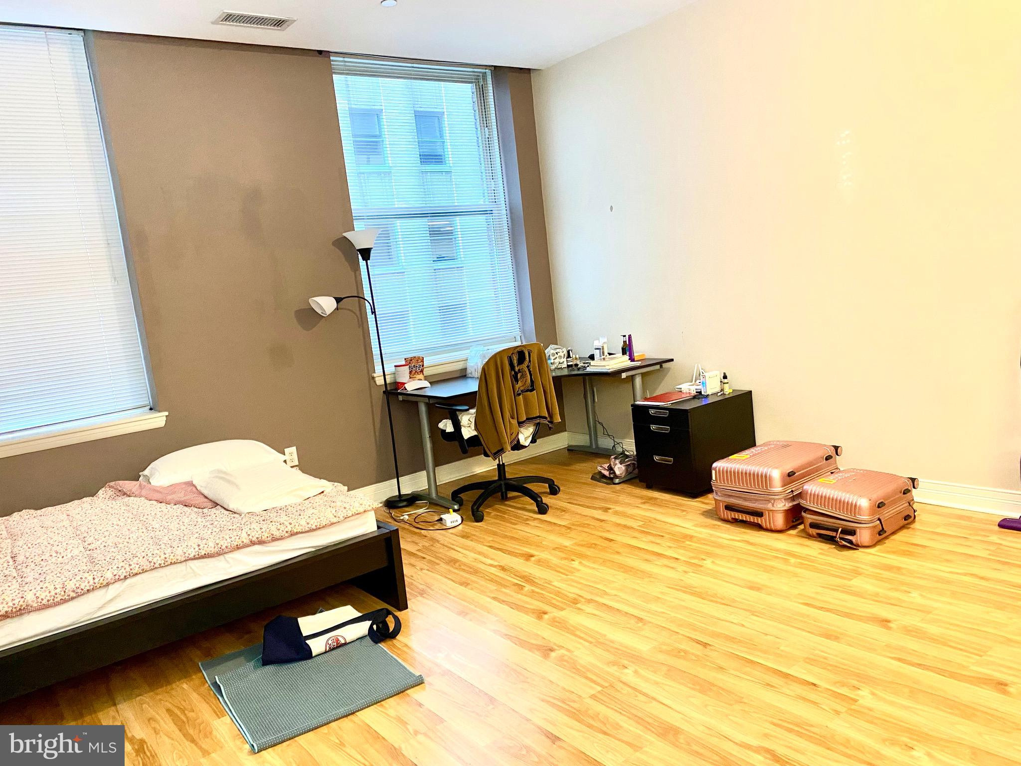 LOGAN SQUARE - Residential Lease