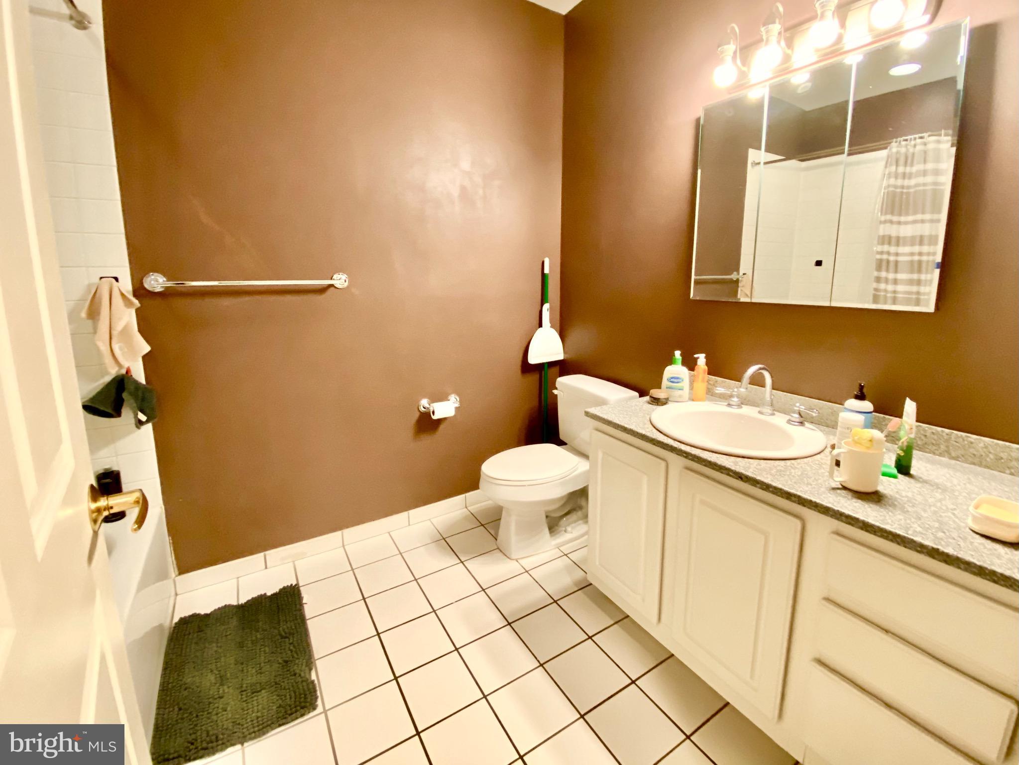 LOGAN SQUARE - Residential Lease