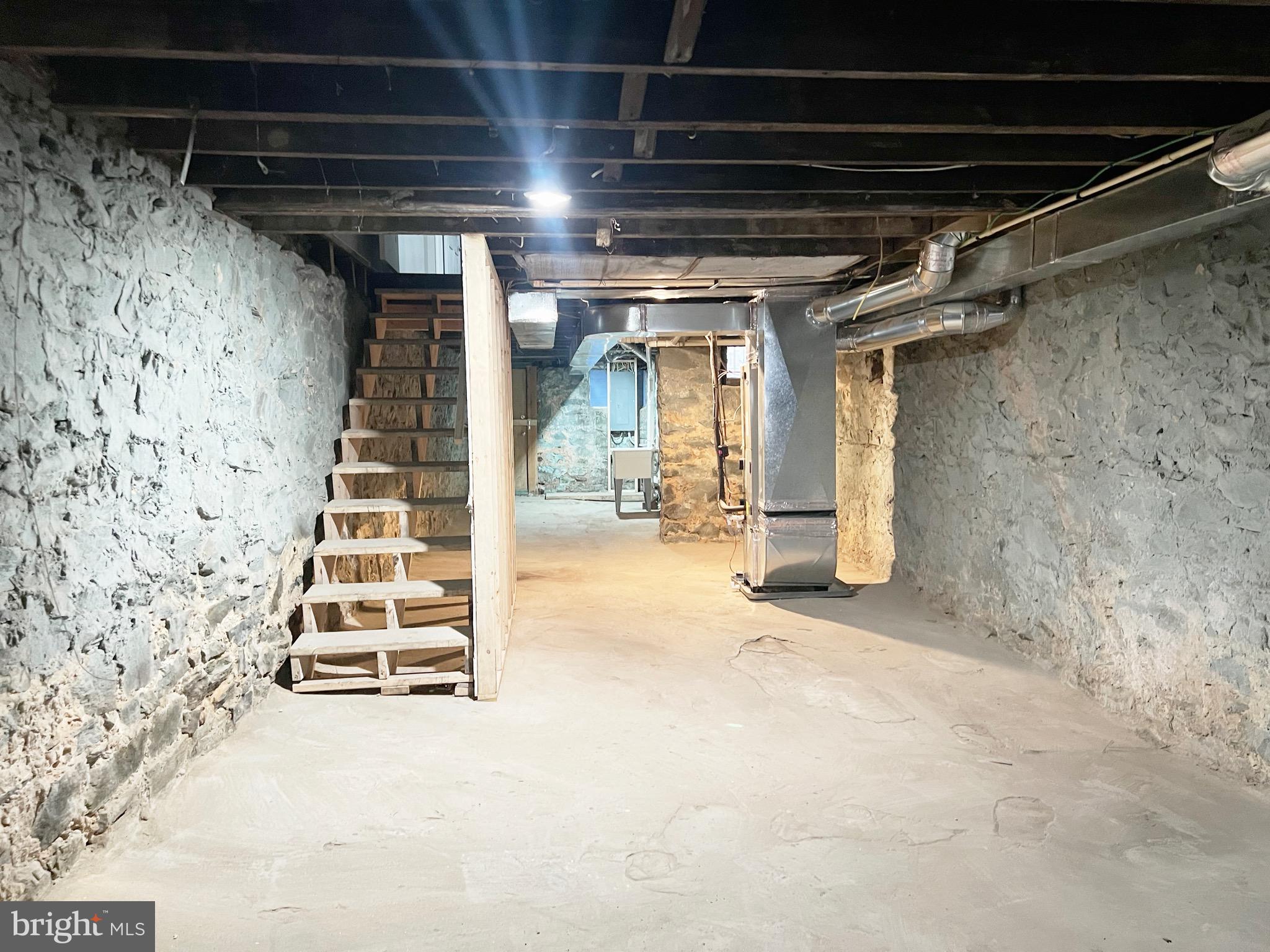 EASTERWOOD - Residential Lease