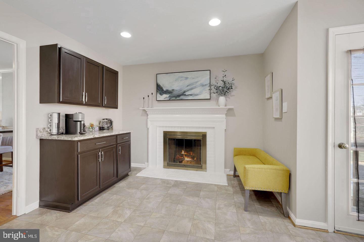 MIRROR RIDGE - Residential Lease