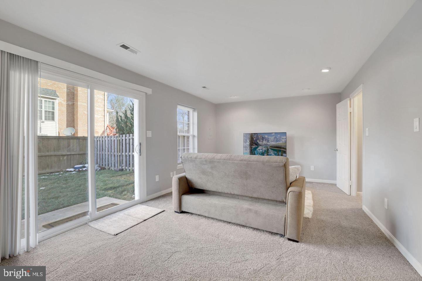 MIRROR RIDGE - Residential Lease